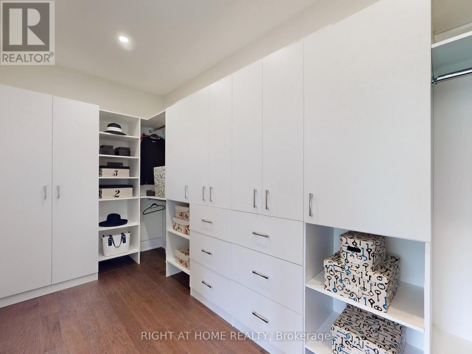 216 Sunset Vista Court E, Aurora, Ontario  L4G 3Y1 - Photo 14 - N13010034