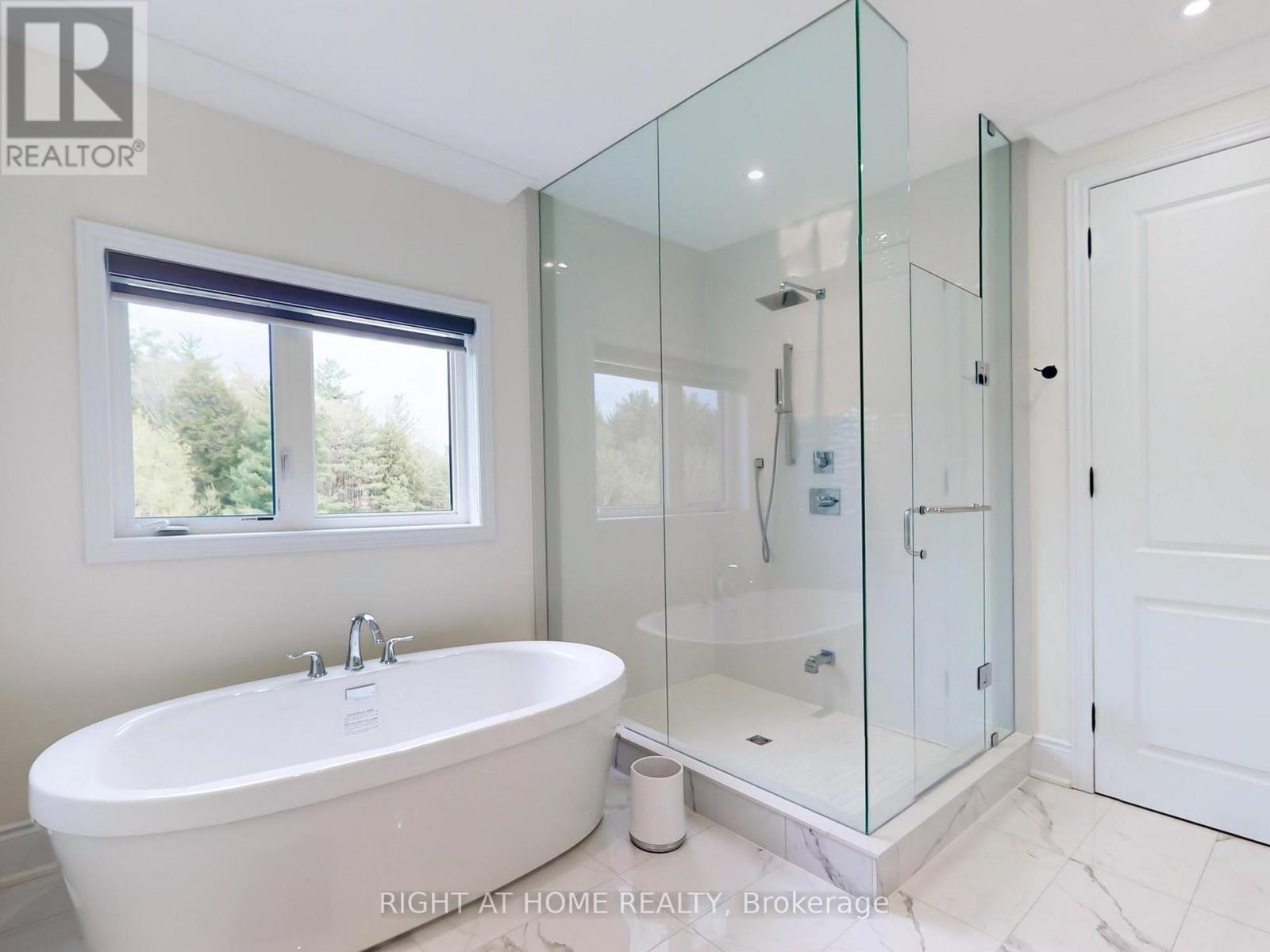 216 Sunset Vista Court E, Aurora, Ontario  L4G 3Y1 - Photo 15 - N13010034