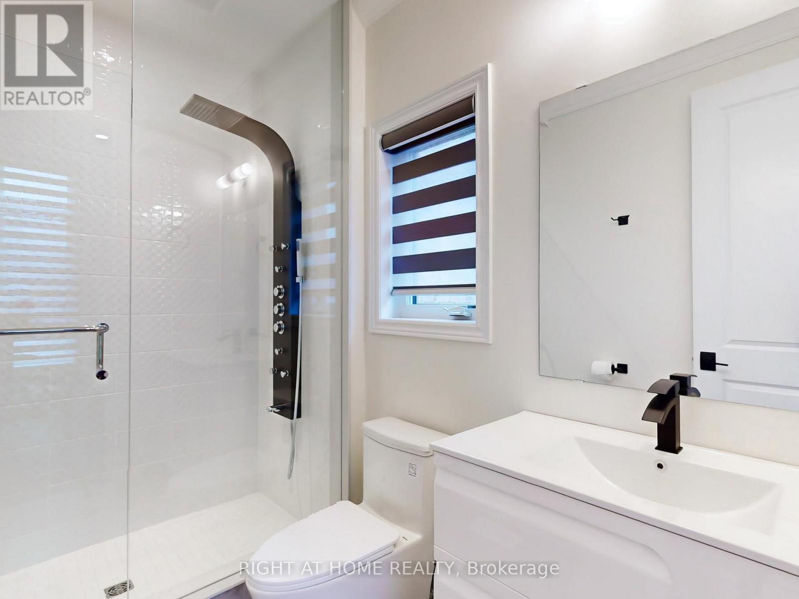 216 Sunset Vista Court E, Aurora, Ontario  L4G 3Y1 - Photo 20 - N13010034