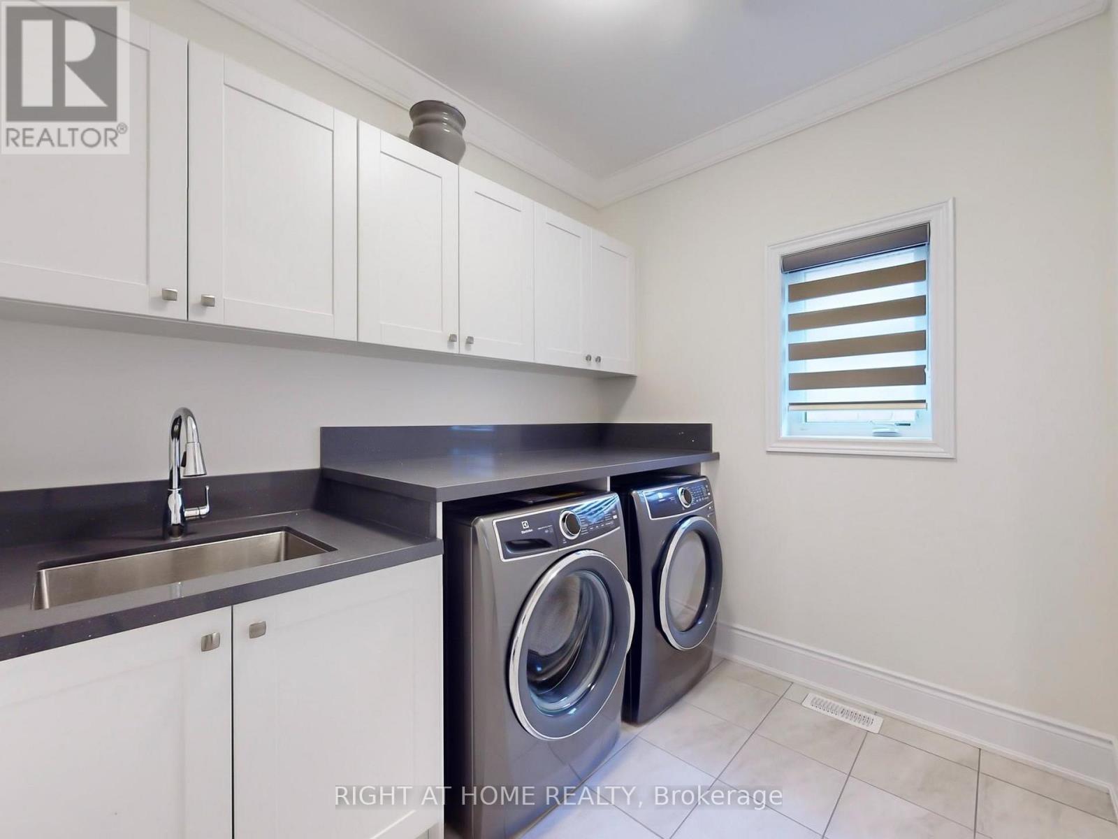 216 Sunset Vista Court E, Aurora, Ontario  L4G 3Y1 - Photo 21 - N13010034