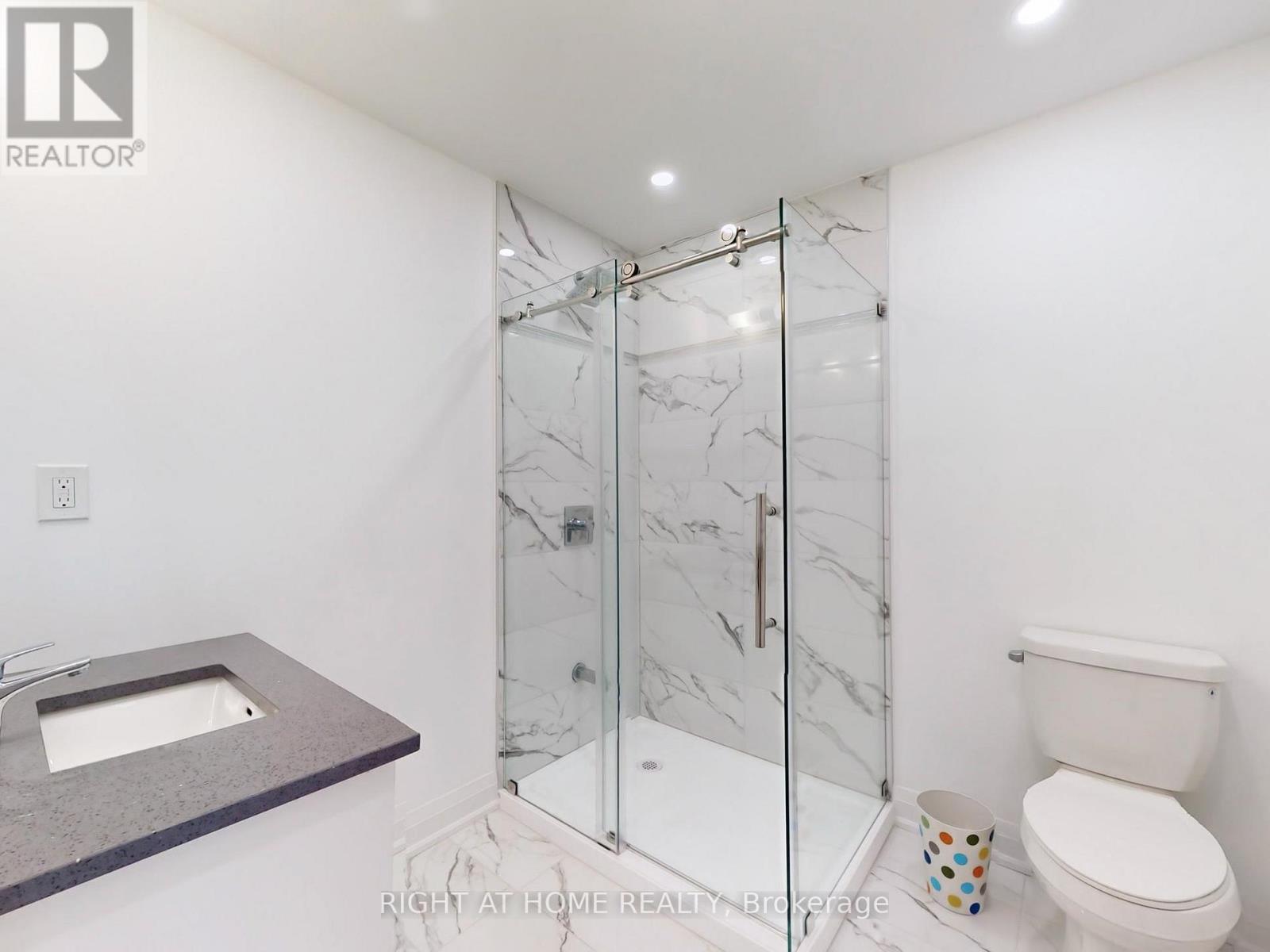 216 Sunset Vista Court E, Aurora, Ontario  L4G 3Y1 - Photo 25 - N13010034