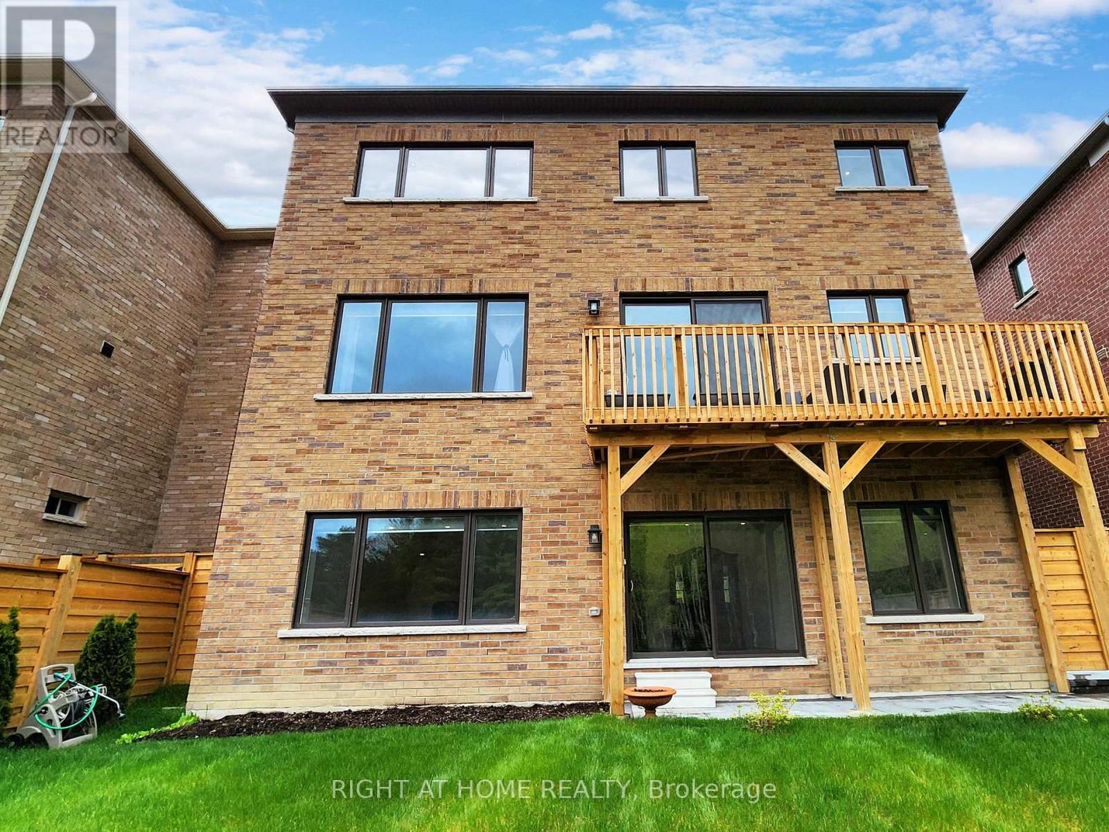 216 Sunset Vista Court E, Aurora, Ontario  L4G 3Y1 - Photo 29 - N13010034