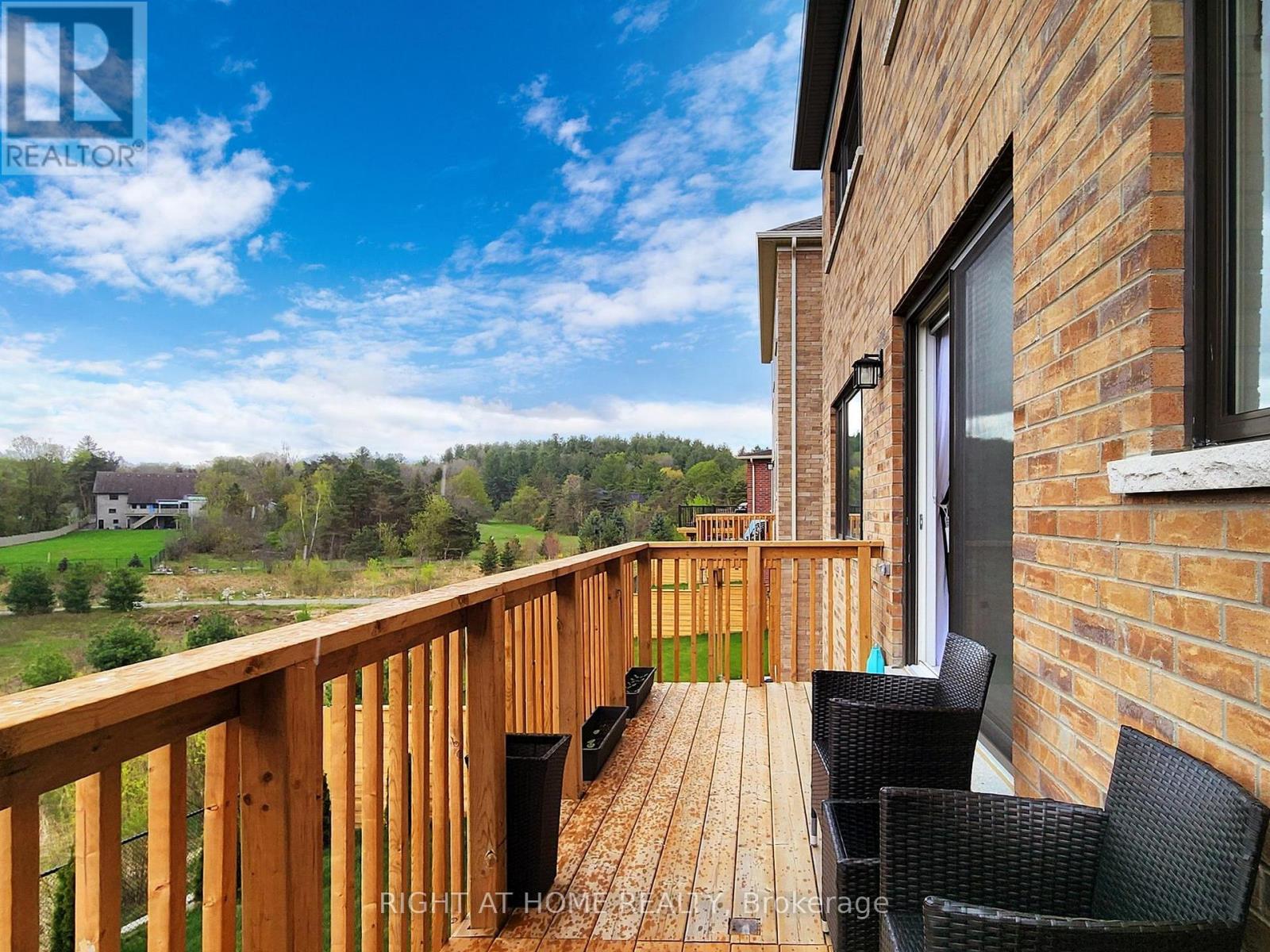 216 Sunset Vista Court E, Aurora, Ontario  L4G 3Y1 - Photo 30 - N13010034