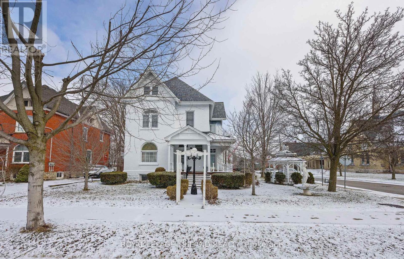 81 Wellington Street, St. Thomas, Ontario  N5R 2P9 - Photo 3 - X12903612