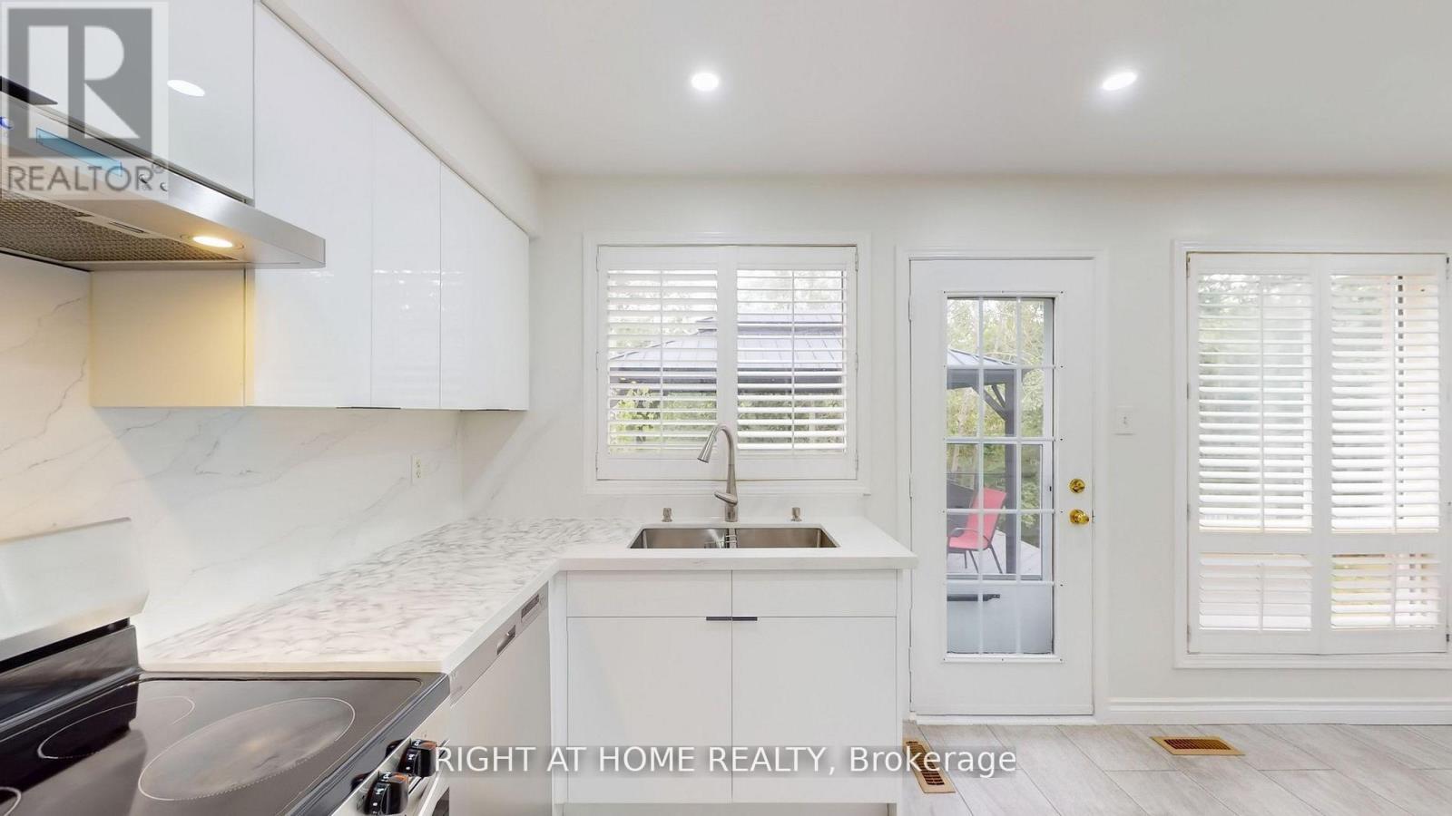 5160 Ravine Crescent, Burlington, Ontario  L7L 6N3 - Photo 27 - W13010012