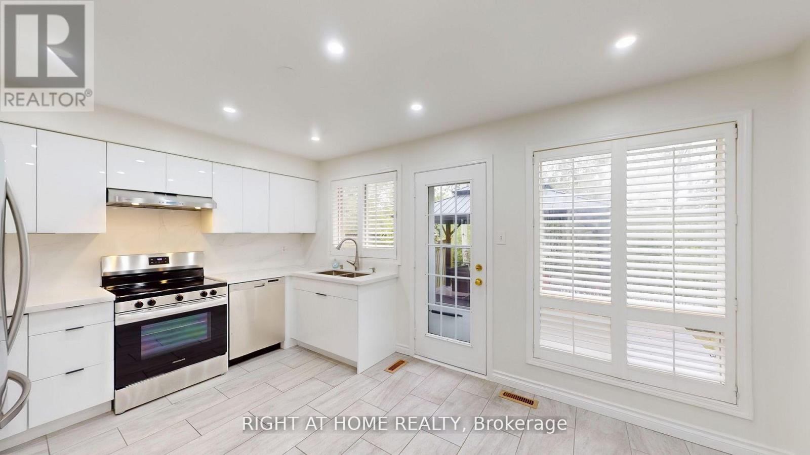 5160 Ravine Crescent, Burlington, Ontario  L7L 6N3 - Photo 28 - W13010012