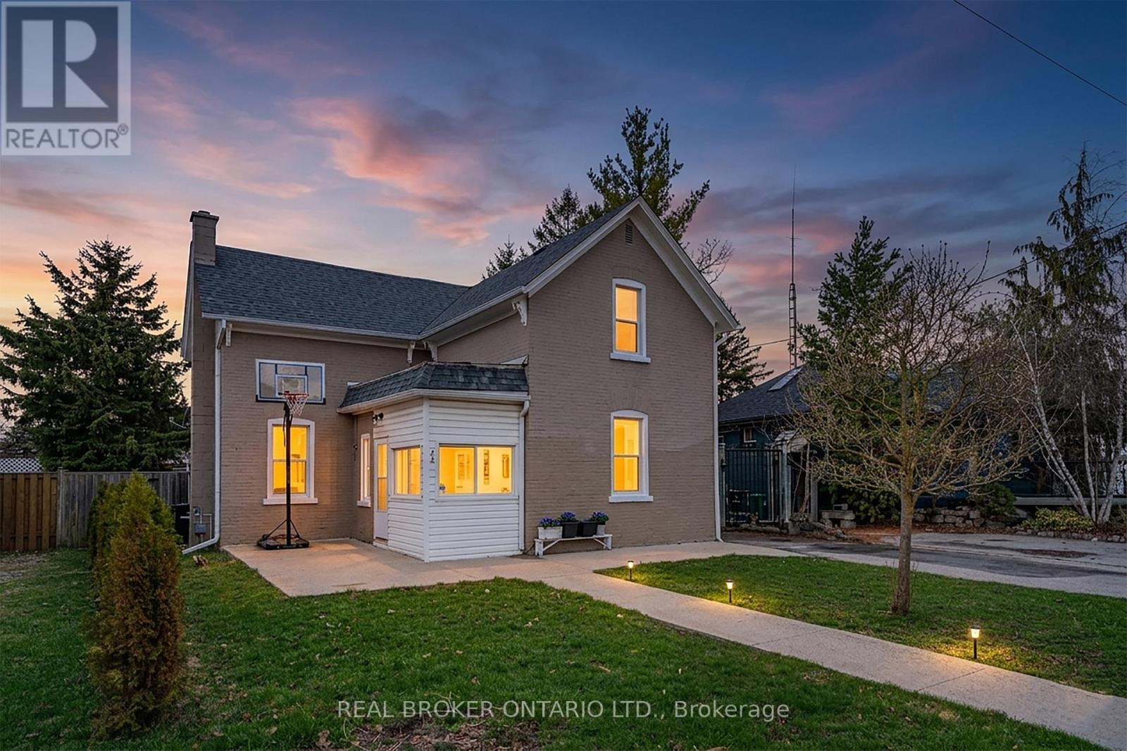 82 BOND STREET, cambridge, Ontario