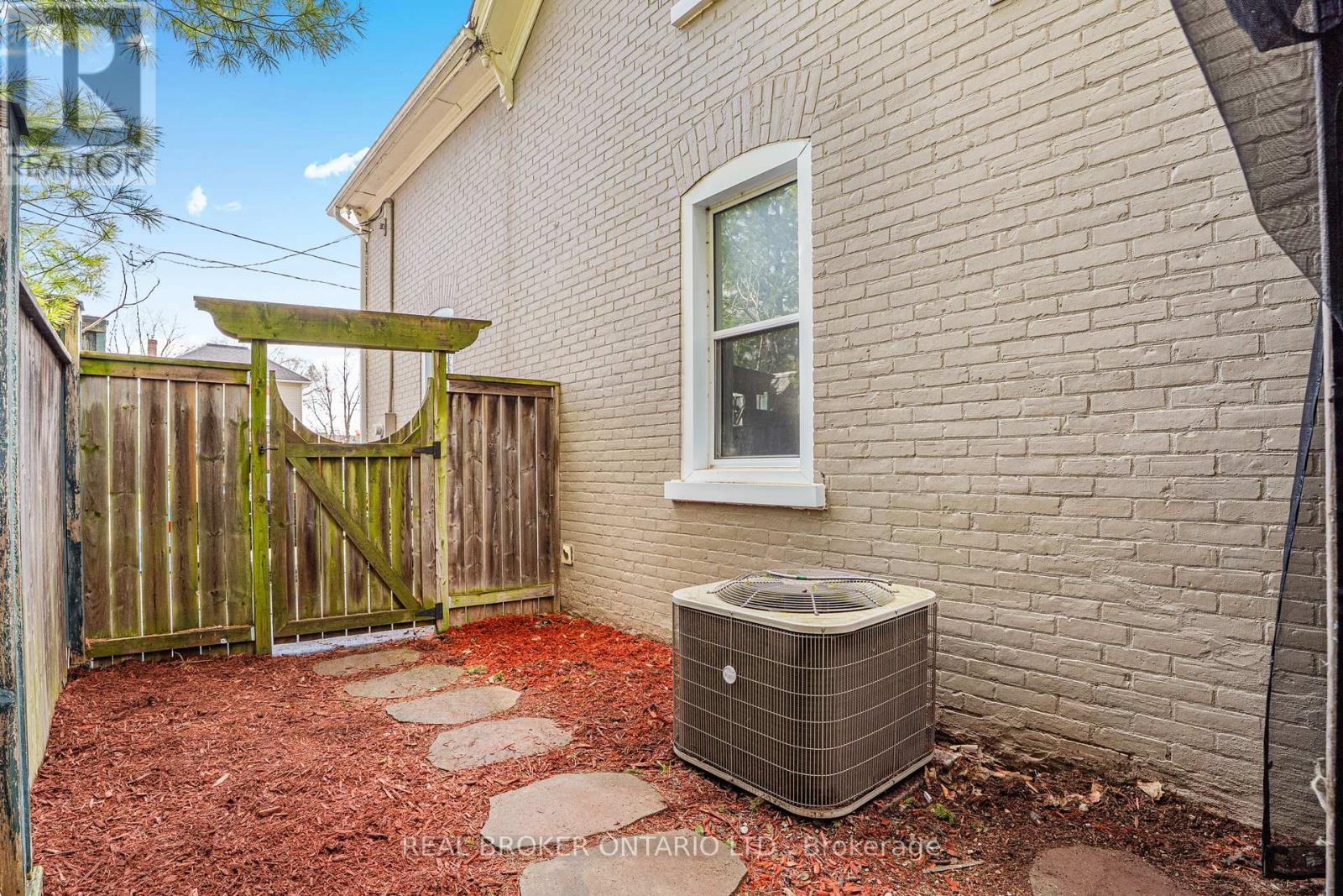 82 Bond Street, Cambridge, Ontario  N1R 4B6 - Photo 11 - X13009986