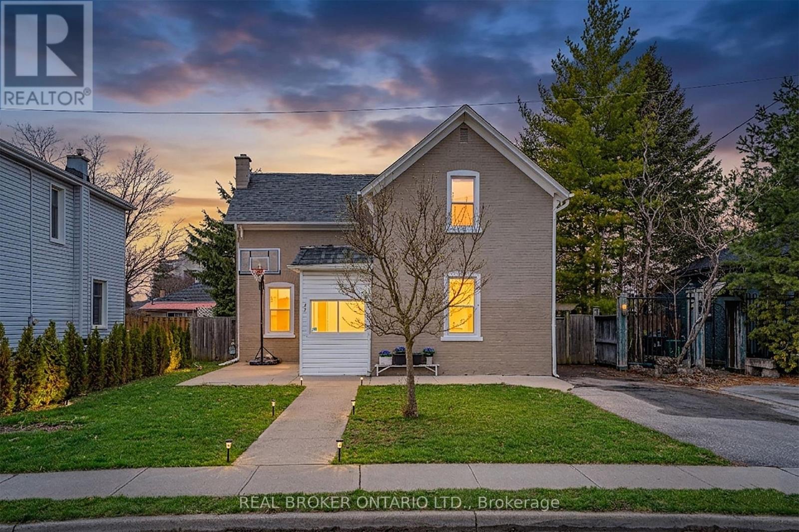 82 Bond Street, Cambridge, Ontario  N1R 4B6 - Photo 2 - X13009986