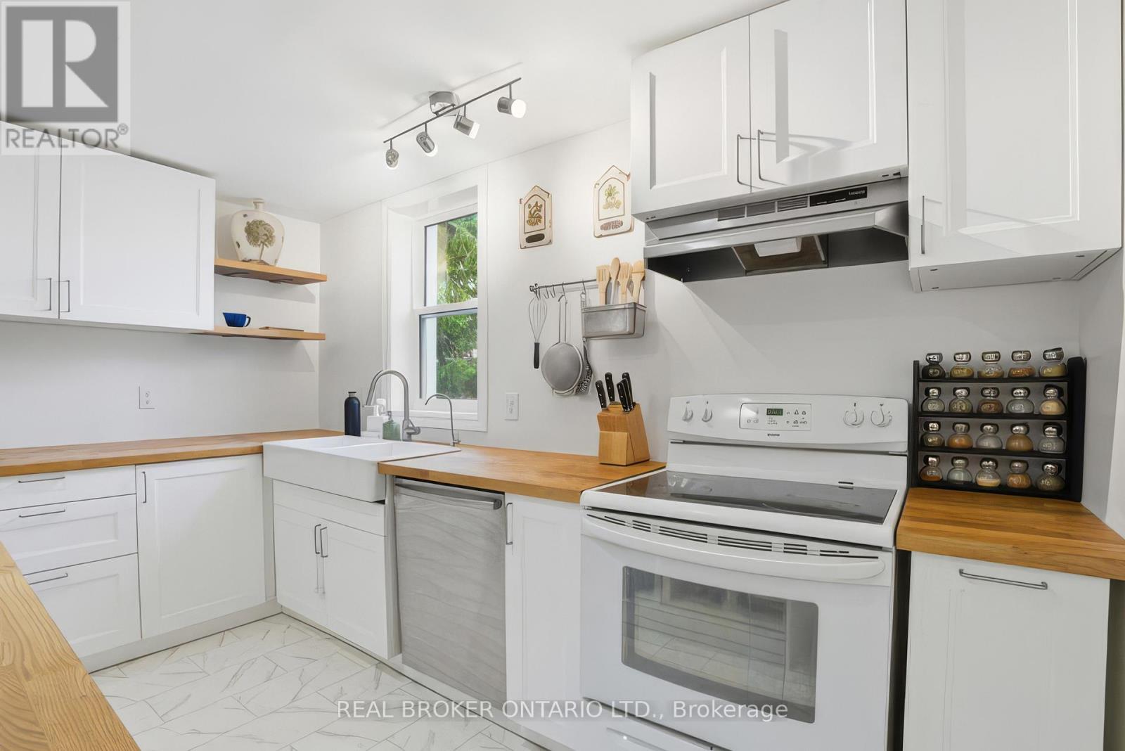 82 Bond Street, Cambridge, Ontario  N1R 4B6 - Photo 8 - X13009986