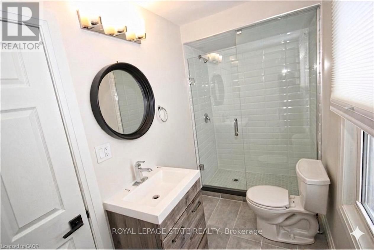 1356 UPPER WELLINGTON STREET, Hamilton, Ontario