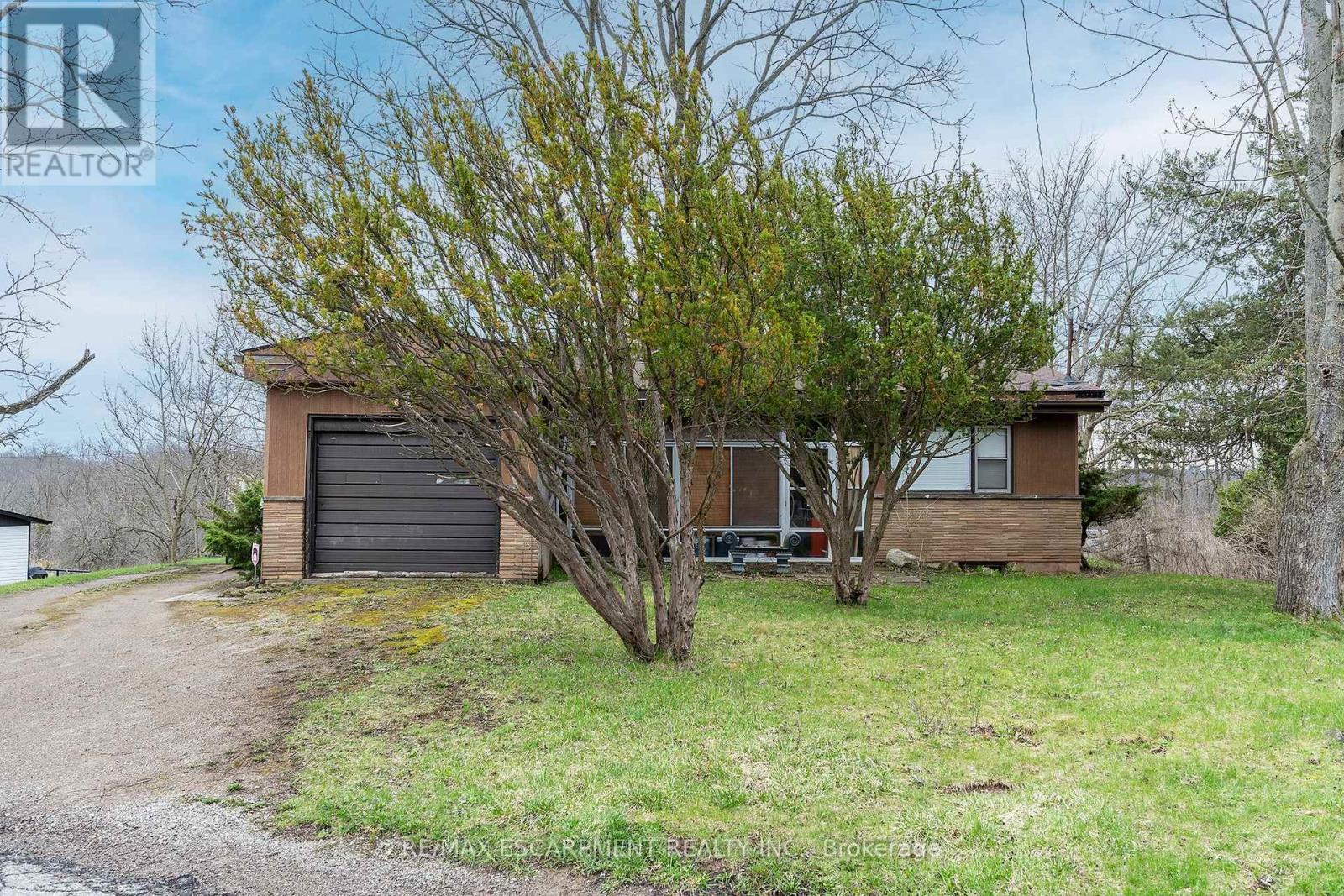 5 Homestead Avenue, Hamilton, Ontario  L9H 5Y6 - Photo 2 - X13010016