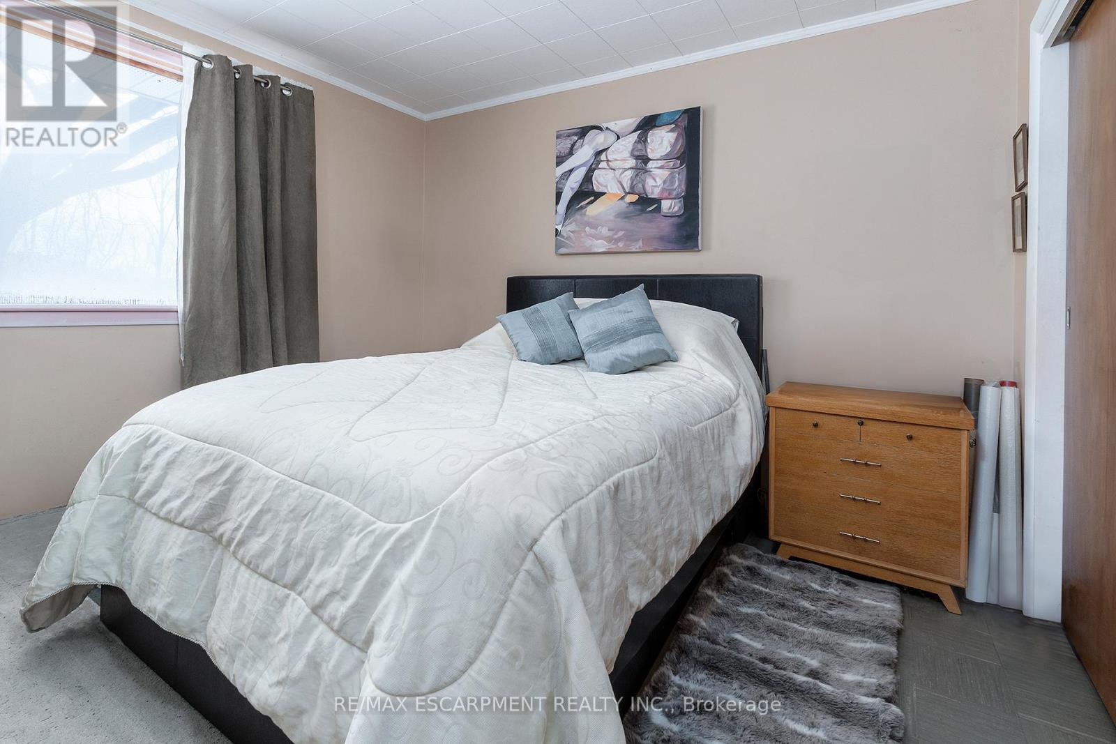 5 Homestead Avenue, Hamilton, Ontario  L9H 5Y6 - Photo 5 - X13010016