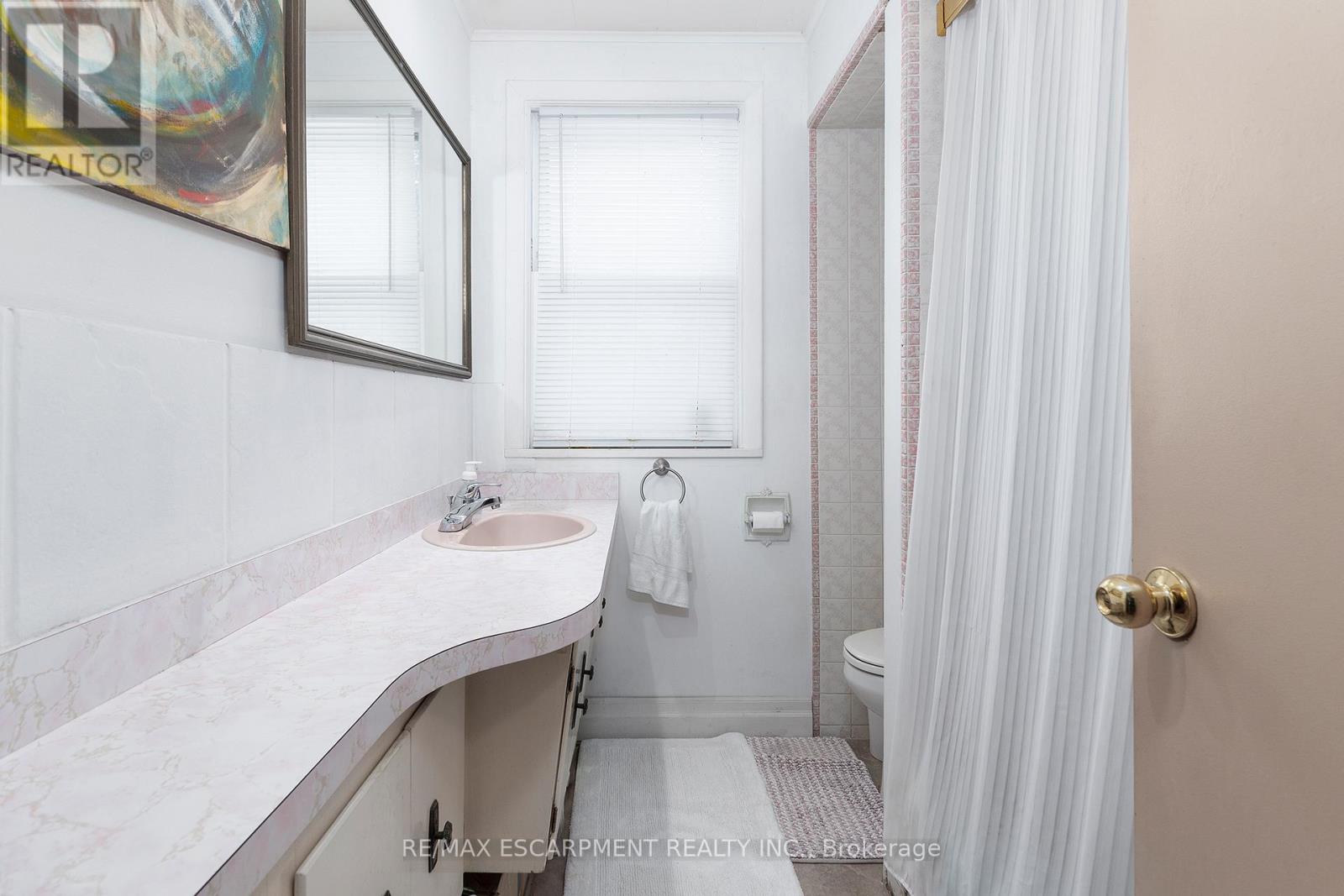 5 Homestead Avenue, Hamilton, Ontario  L9H 5Y6 - Photo 6 - X13010016