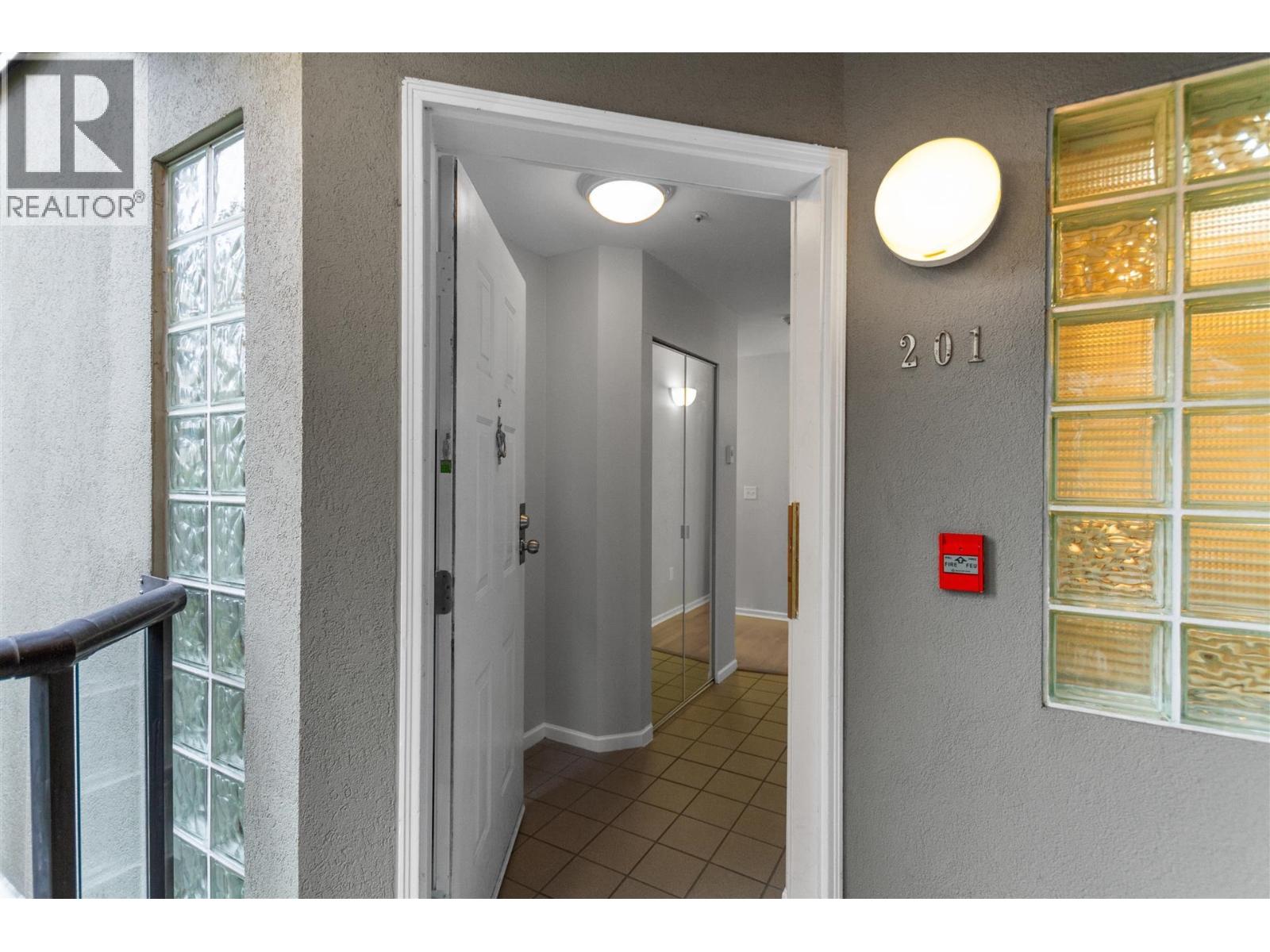 201 4688 W 10th Avenue, Vancouver, British Columbia  V6R 2J5 - Photo 2 - R3110656