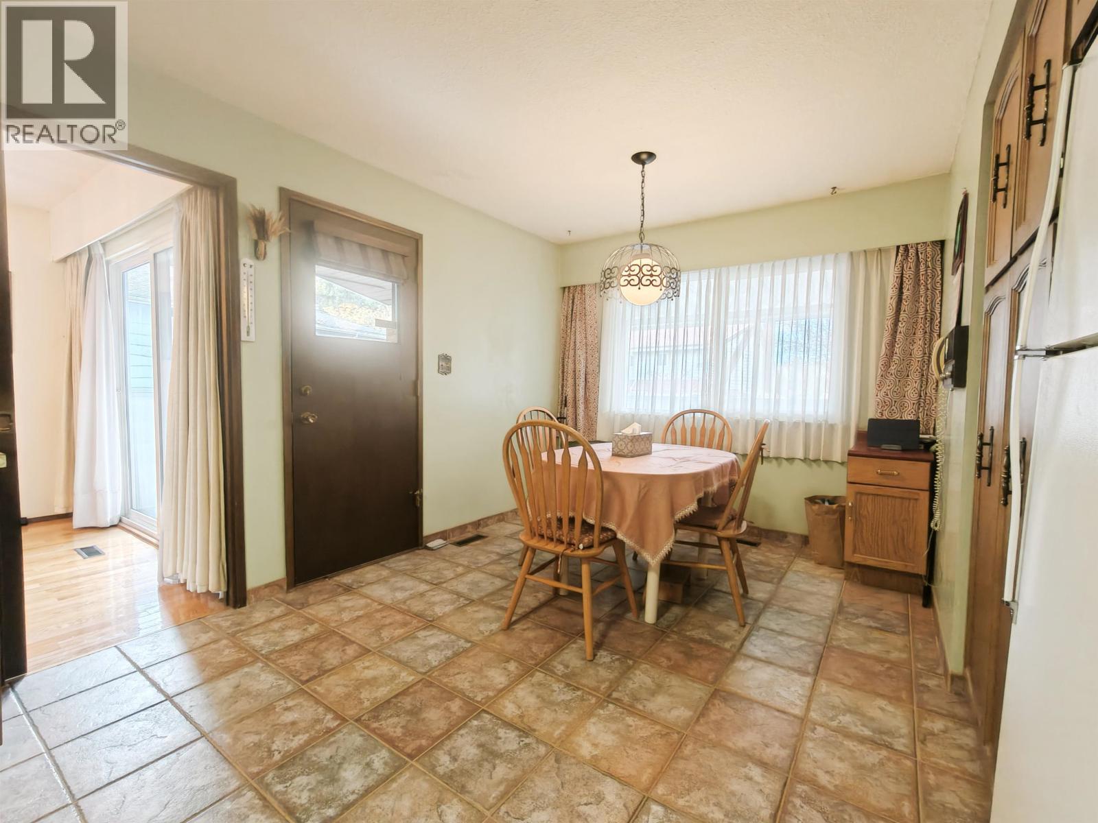 4829 Colbrook Court, Burnaby, British Columbia  V5G 3Y3 - Photo 10 - R3112535