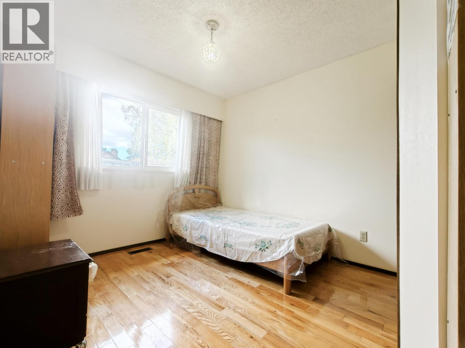 4829 Colbrook Court, Burnaby, British Columbia  V5G 3Y3 - Photo 14 - R3112535