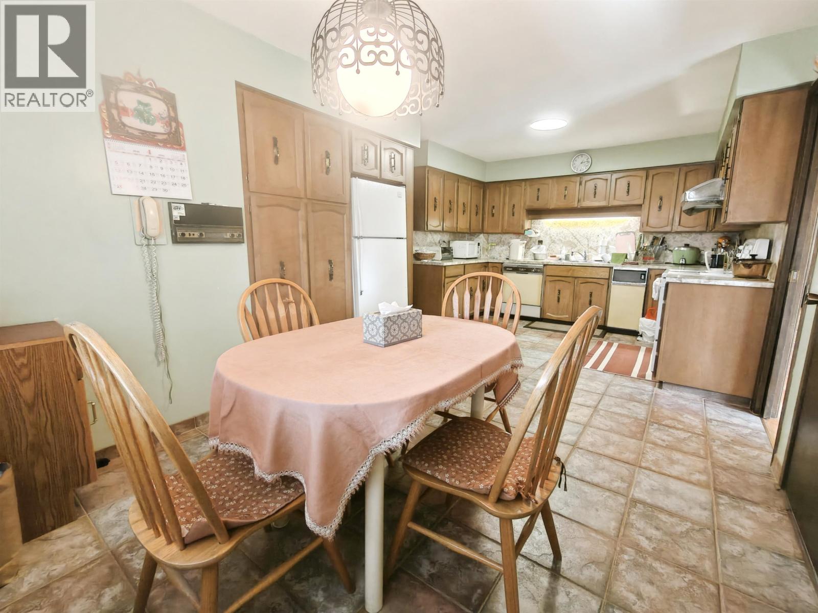 4829 Colbrook Court, Burnaby, British Columbia  V5G 3Y3 - Photo 8 - R3112535