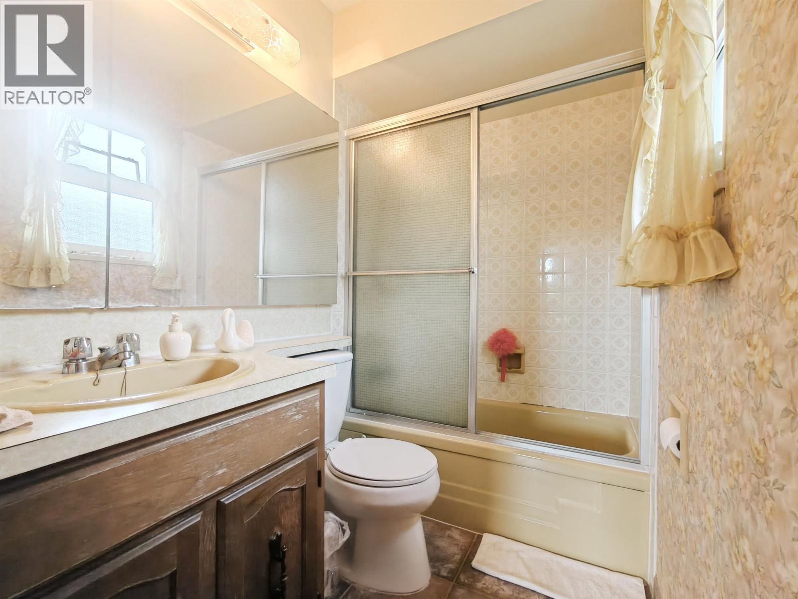 4829 Colbrook Court, Burnaby, British Columbia  V5G 3Y3 - Photo 12 - R3112535