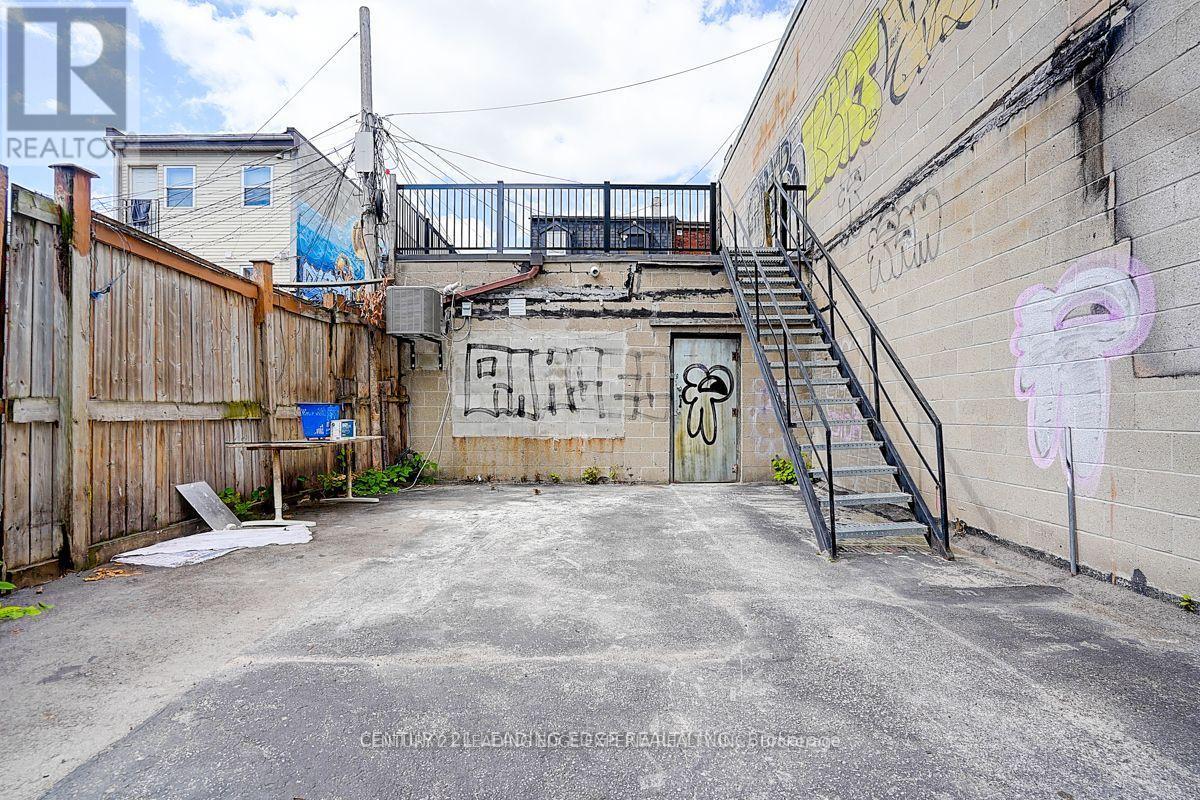 349 Spadina Avenue, Toronto, Ontario  M5T 2G3 - Photo 19 - C13010072