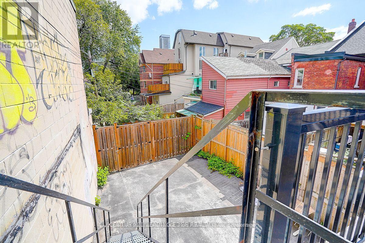 349 Spadina Avenue, Toronto, Ontario  M5T 2G3 - Photo 34 - C13010072