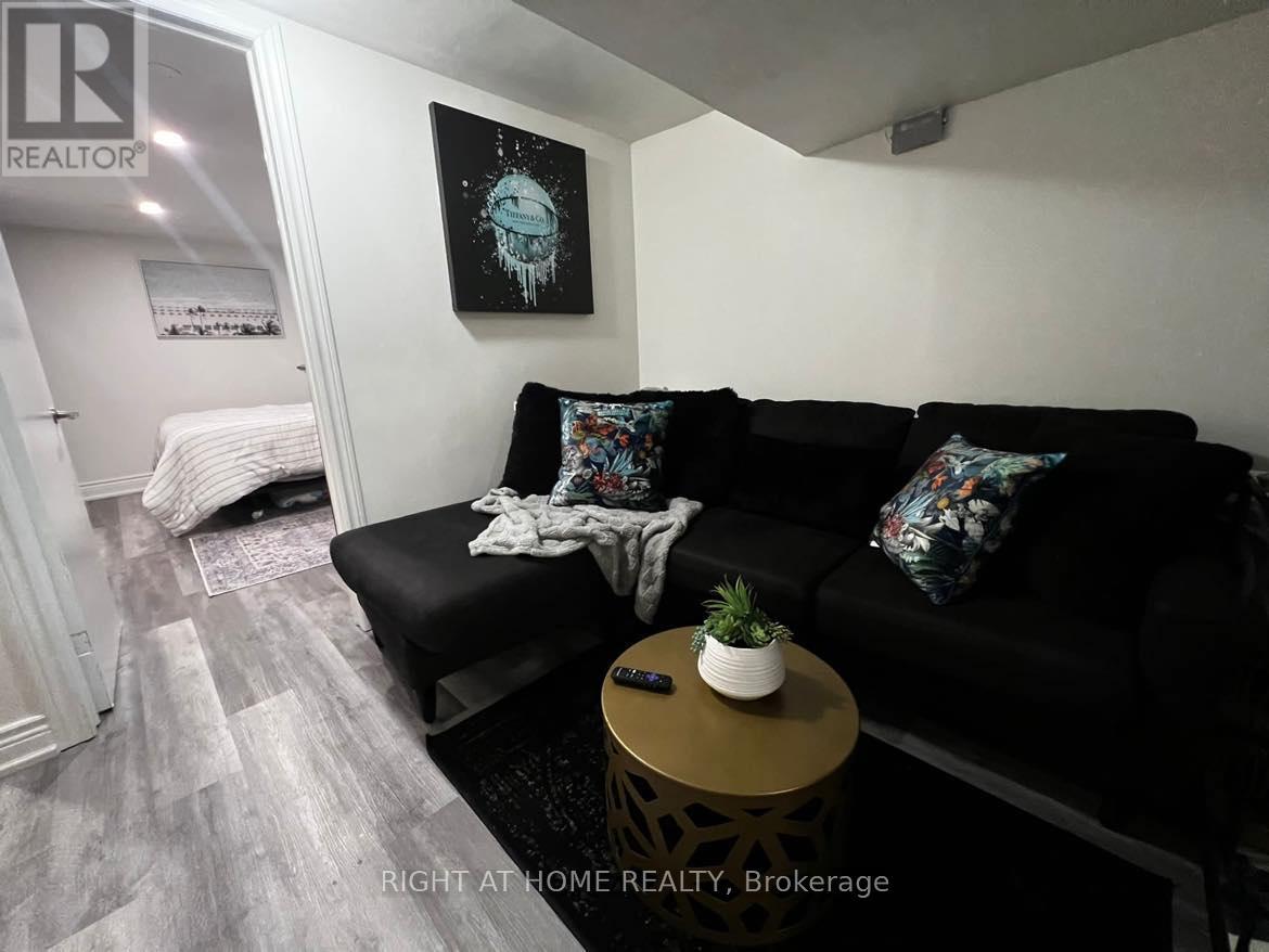 36 Mintwood Drive, Toronto, Ontario  M2M 3A7 - Photo 4 - C13010112