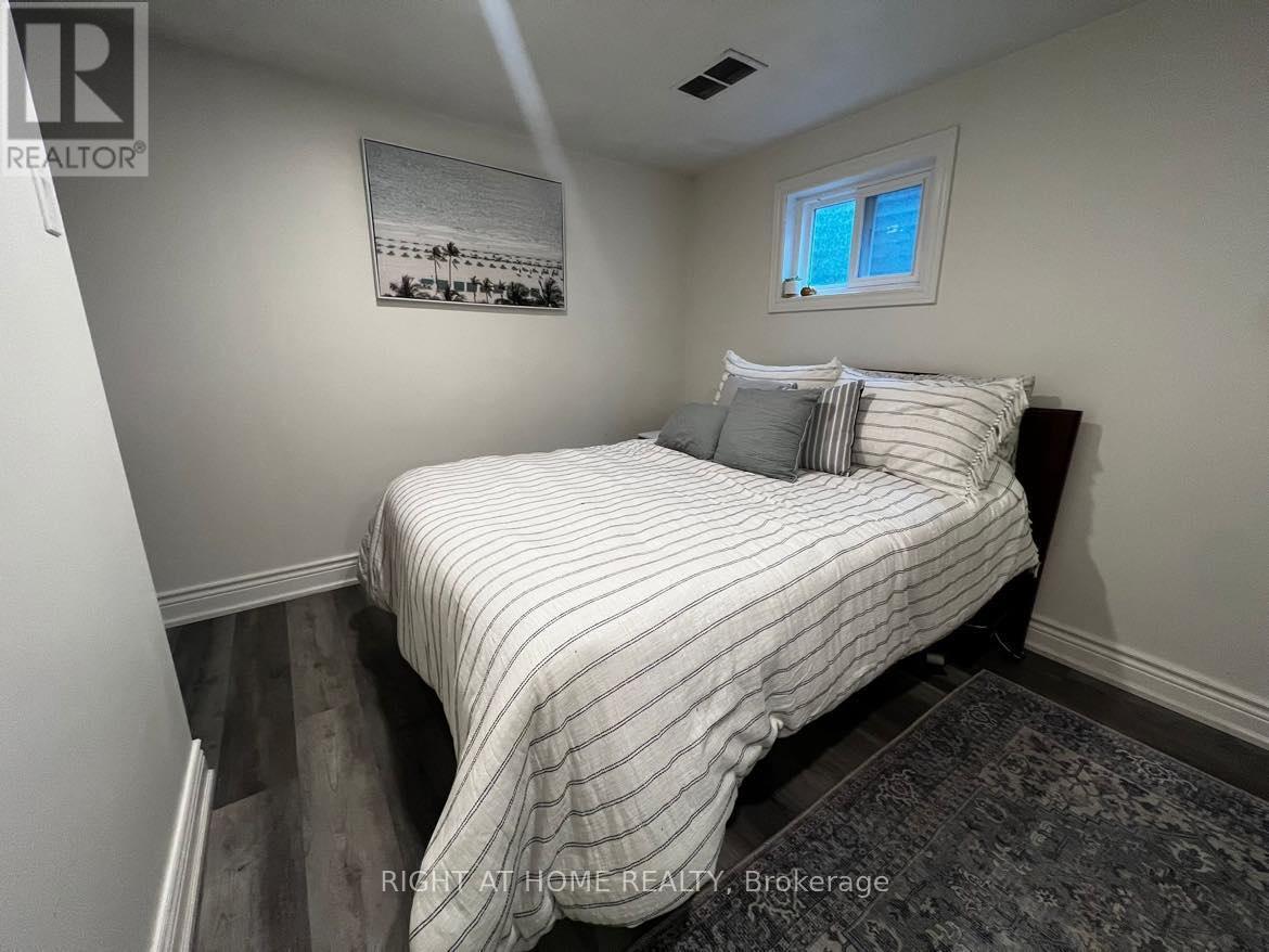 36 Mintwood Drive, Toronto, Ontario  M2M 3A7 - Photo 5 - C13010112