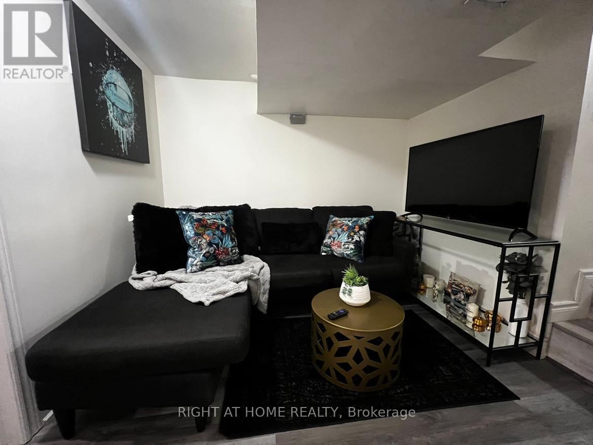 36 Mintwood Drive, Toronto, Ontario  M2M 3A7 - Photo 7 - C13010112