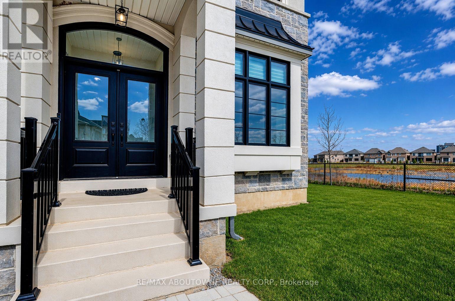 1416 Ford Strathy Crescent S, Oakville, Ontario  L6H 6E3 - Photo 5 - W13006534