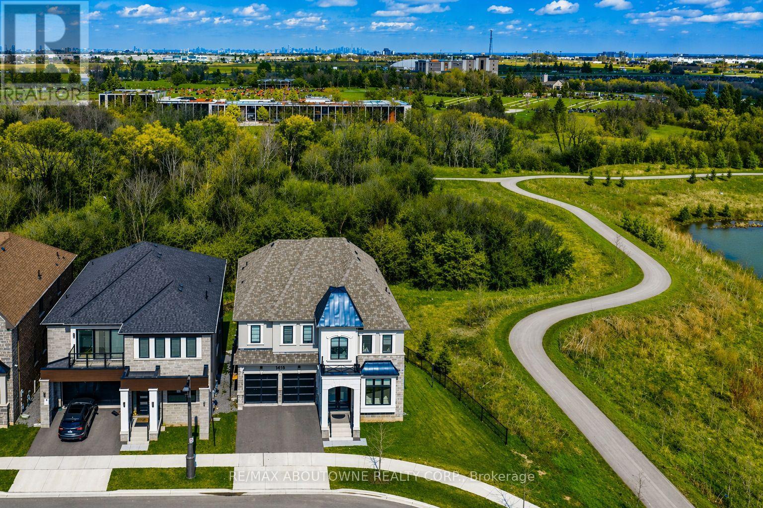 1416 Ford Strathy Crescent S, Oakville, Ontario  L6H 6E3 - Photo 4 - W13006534