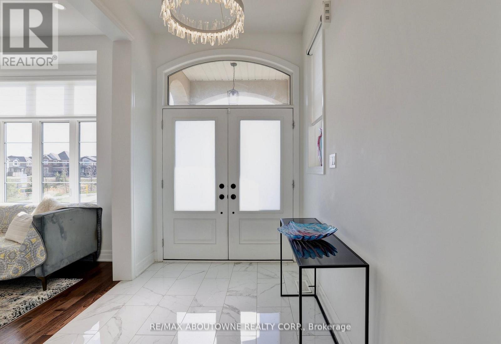 1416 Ford Strathy Crescent S, Oakville, Ontario  L6H 6E3 - Photo 6 - W13006534