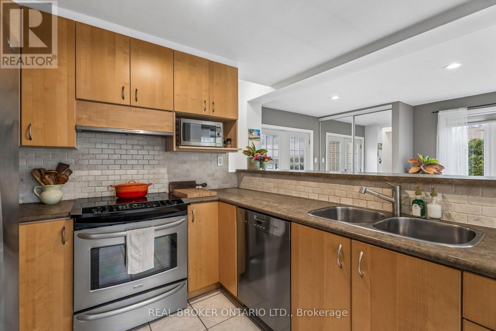 40 Seaton Drive, Aurora (Aurora Highlands), Ontario  L4G 2K1 - Photo 10 - N13010066