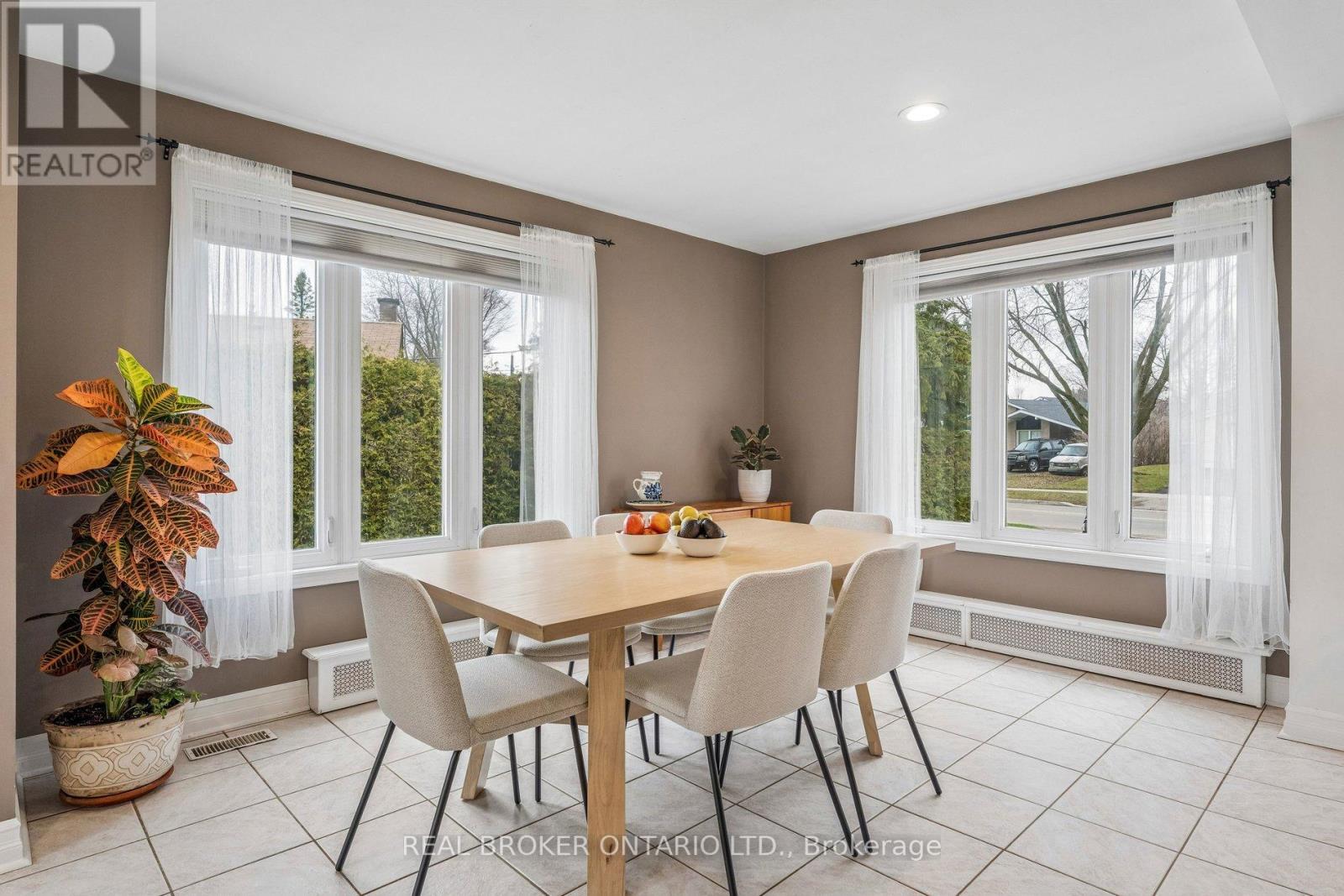 40 Seaton Drive, Aurora (Aurora Highlands), Ontario  L4G 2K1 - Photo 13 - N13010066