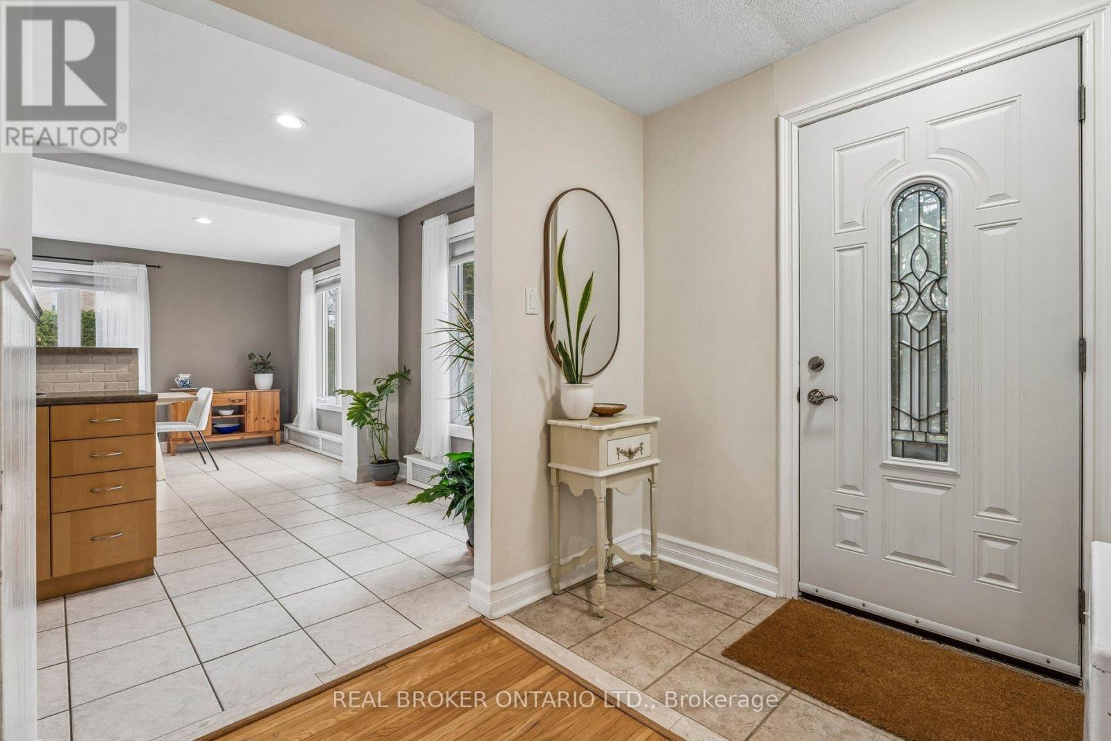 40 Seaton Drive, Aurora (Aurora Highlands), Ontario  L4G 2K1 - Photo 3 - N13010066