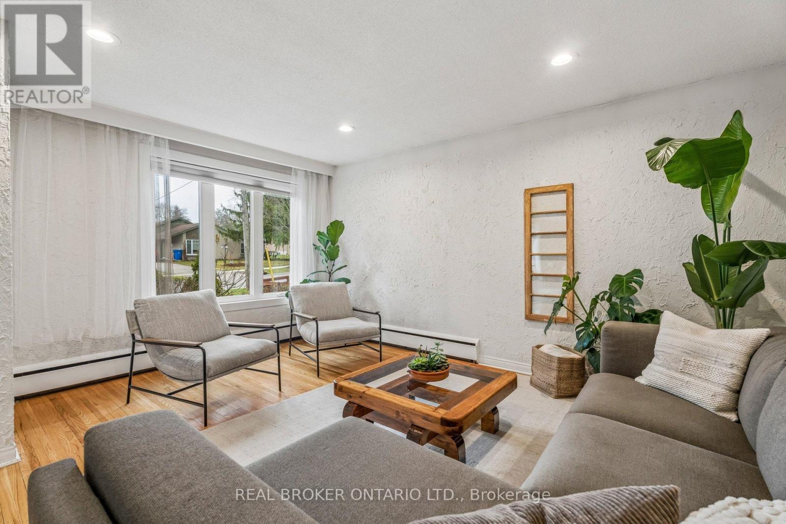 40 Seaton Drive, Aurora (Aurora Highlands), Ontario  L4G 2K1 - Photo 6 - N13010066