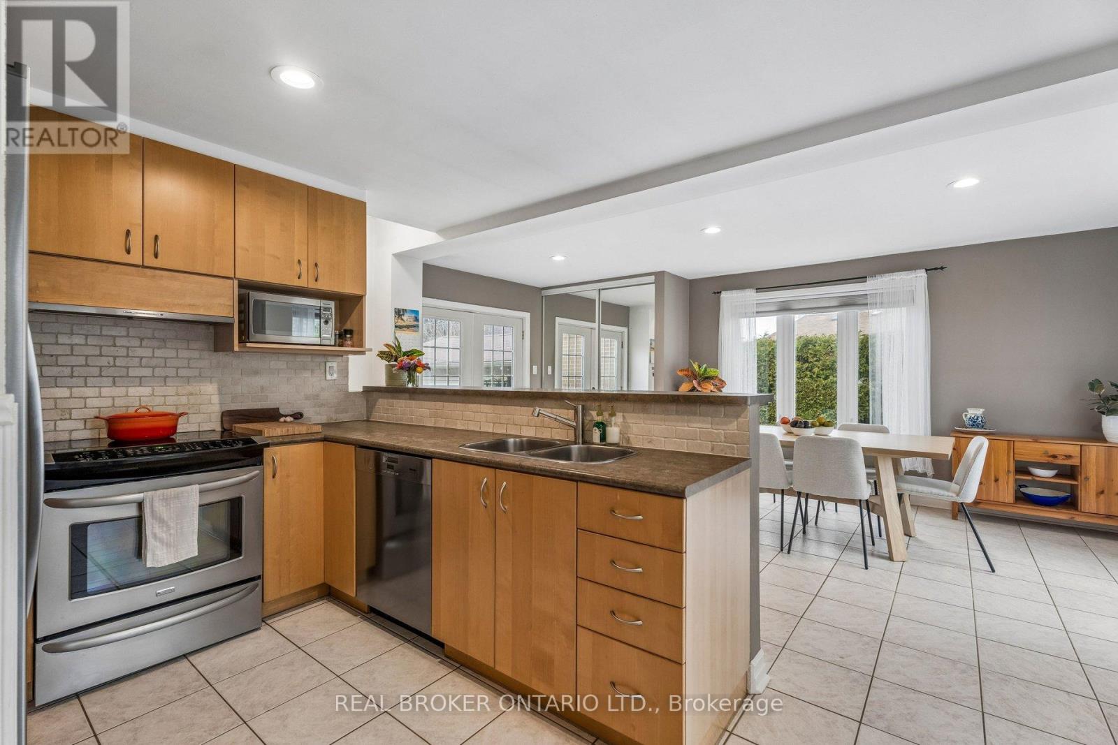 40 Seaton Drive, Aurora (Aurora Highlands), Ontario  L4G 2K1 - Photo 8 - N13010066