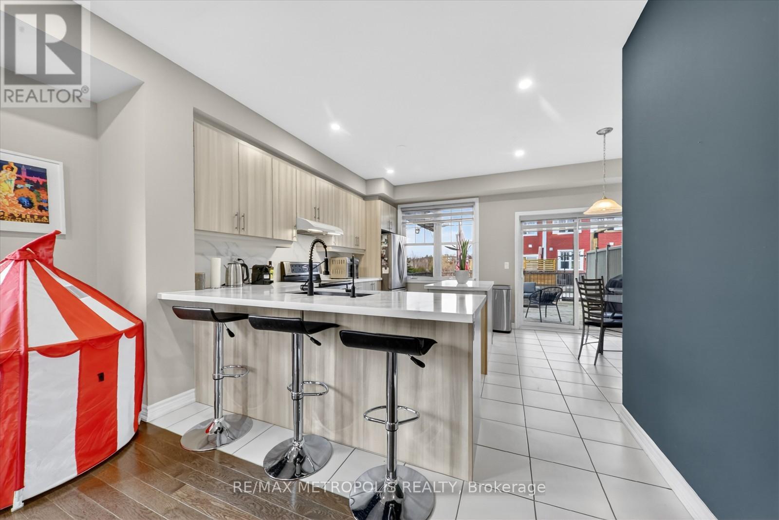 1 Boadway Crescent, Whitchurch-Stouffville (Stouffville), Ontario  L4A 1X9 - Photo 4 - N13010122