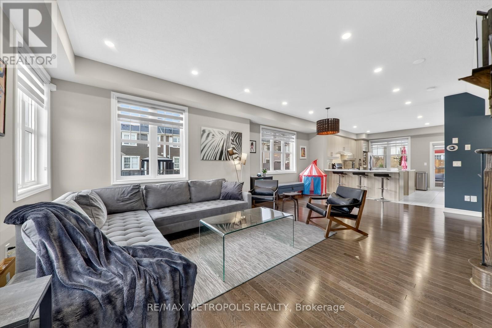 1 Boadway Crescent, Whitchurch-Stouffville (Stouffville), Ontario  L4A 1X9 - Photo 5 - N13010122