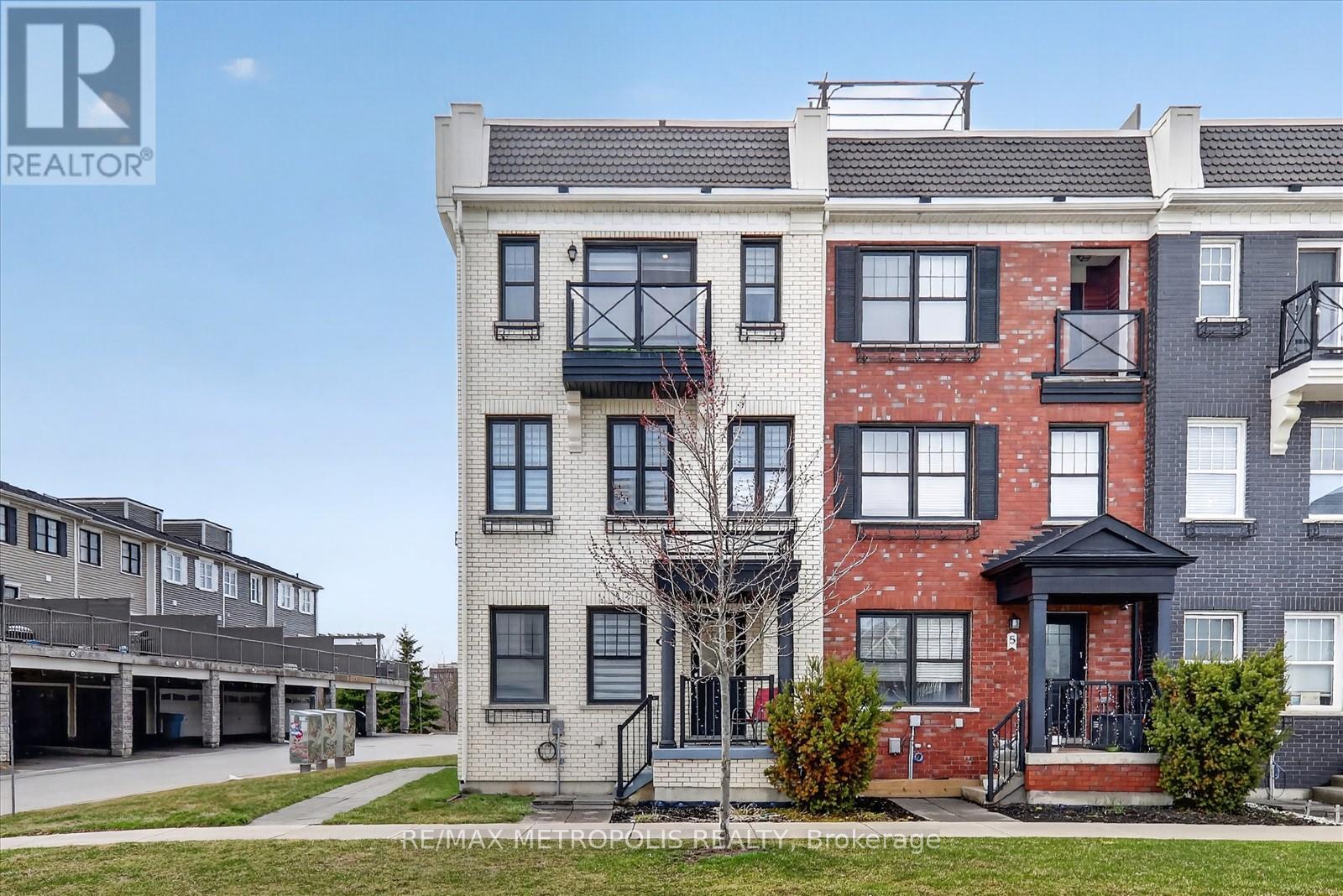 1 Boadway Crescent, Whitchurch-Stouffville (Stouffville), Ontario  L4A 1X9 - Photo 6 - N13010122