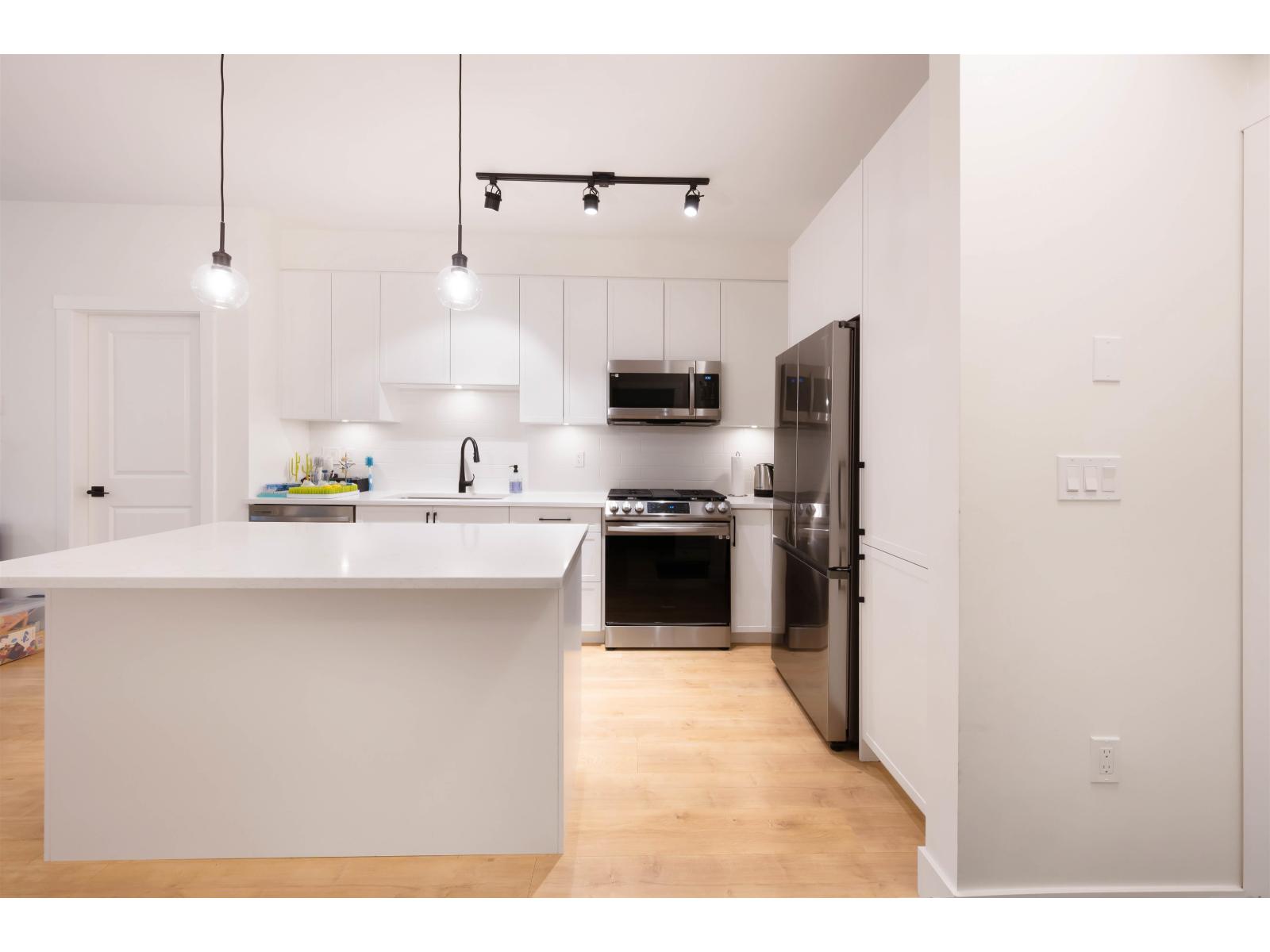 208 7506 199a Street, Langley, British Columbia  V2Y 3K9 - Photo 5 - R3112120