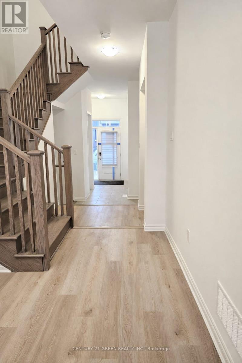 1346 Hearns Place, Milton, Ontario  L9E 2A9 - Photo 3 - W13010048