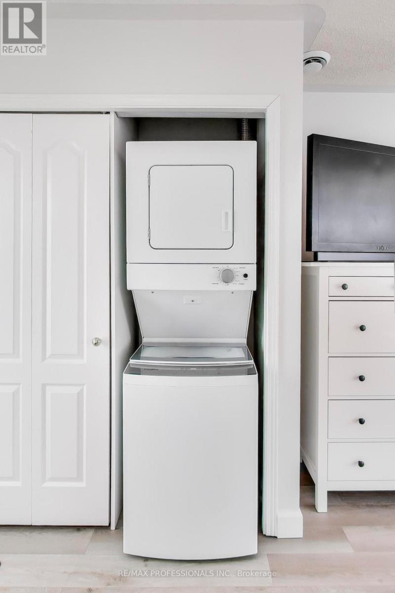 110 Littlewood Drive, Oakville, Ontario  L6H 6V2 - Photo 44 - W13010088