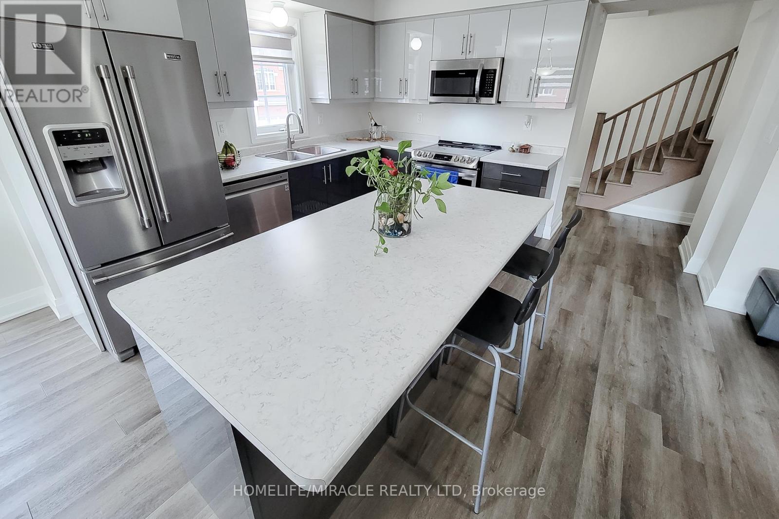 1274 Wintergreen Place, Milton, Ontario  L9E 1S4 - Photo 12 - W13010120