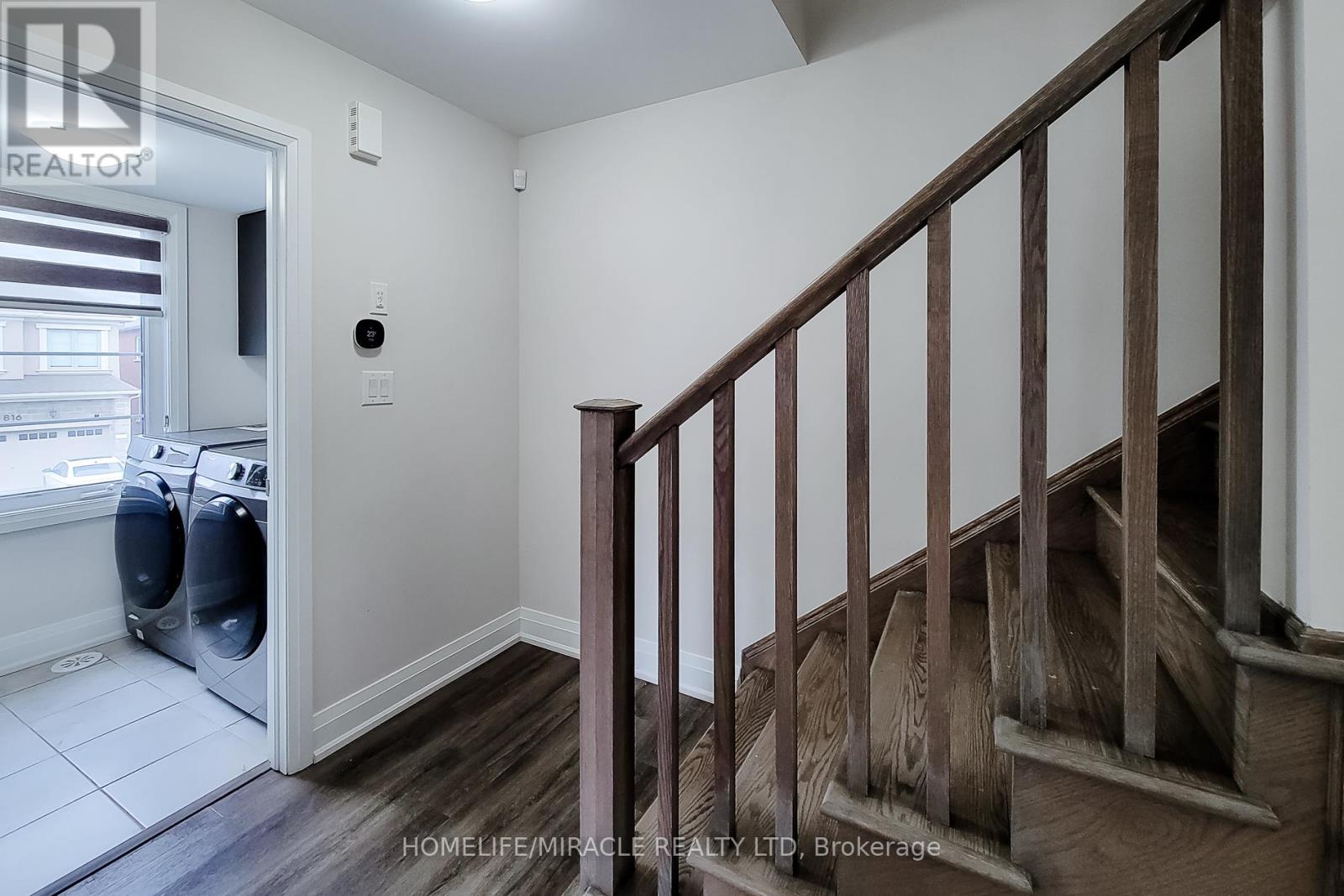 1274 Wintergreen Place, Milton, Ontario  L9E 1S4 - Photo 15 - W13010120