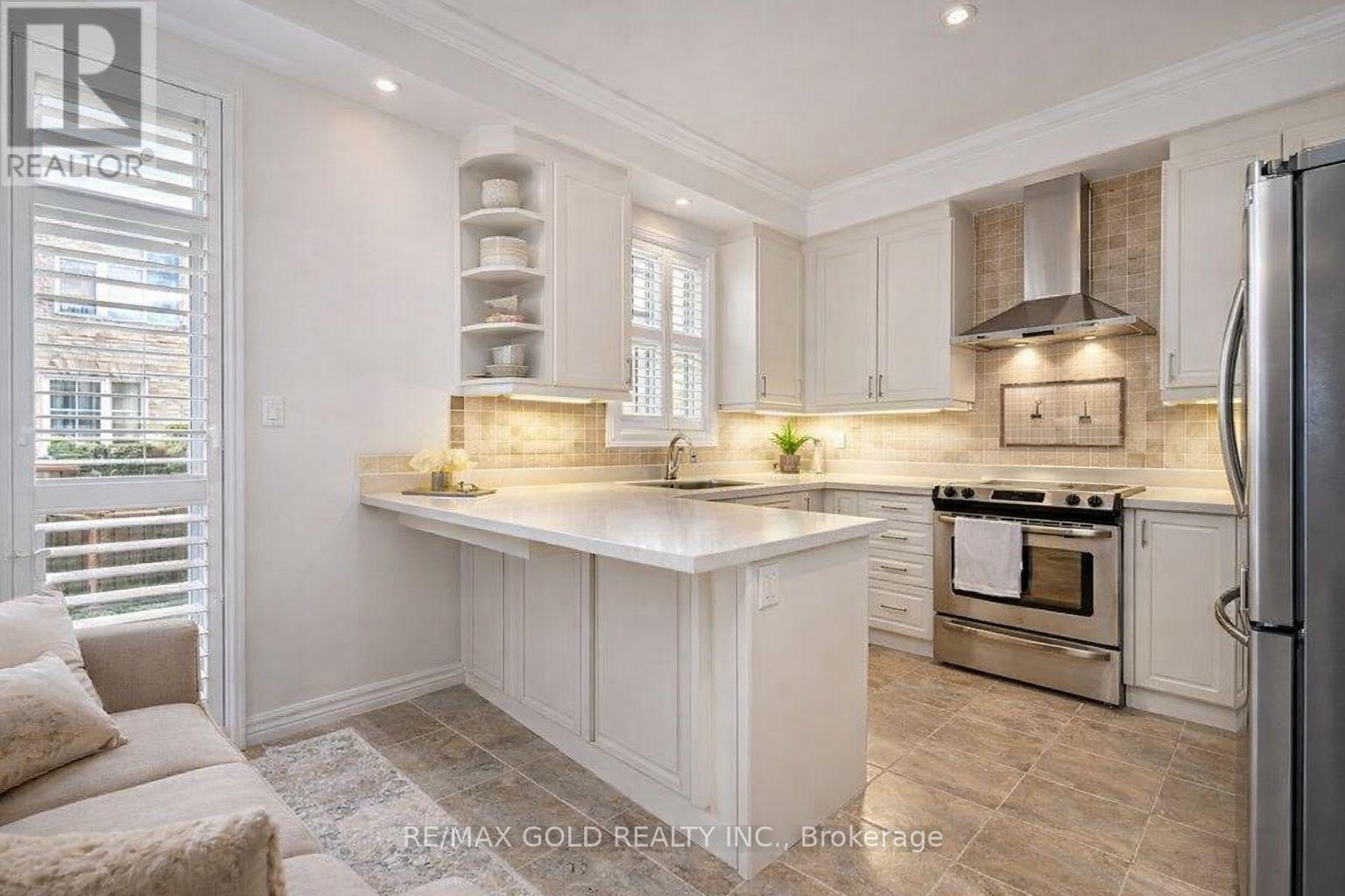 895 Transom Crescent, Milton, Ontario  L9T 8K4 - Photo 2 - W13010128