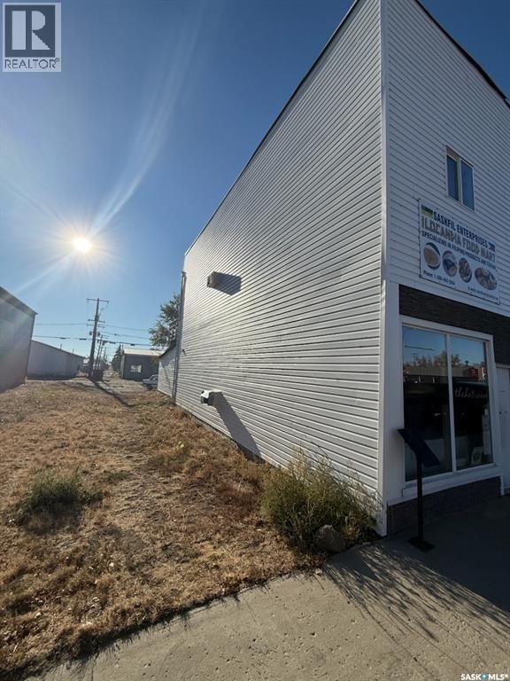 111 Main Street, Kindersley, Saskatchewan  S0L 1S0 - Photo 3 - SK032995