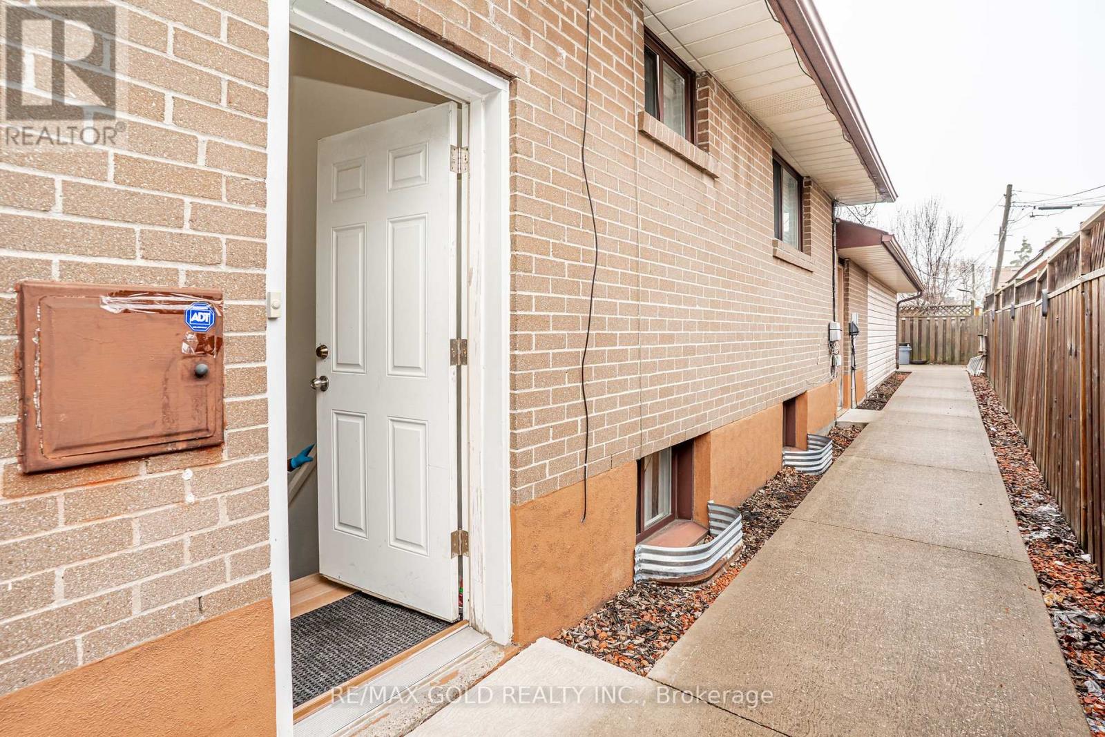 37 Carlyle Crescent, Brampton, Ontario  L6W 2Y9 - Photo 34 - W13007236