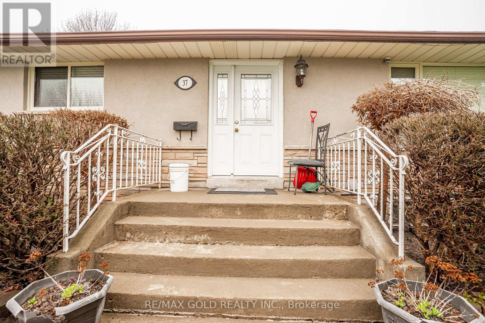 37 Carlyle Crescent, Brampton, Ontario  L6W 2Y9 - Photo 6 - W13007236