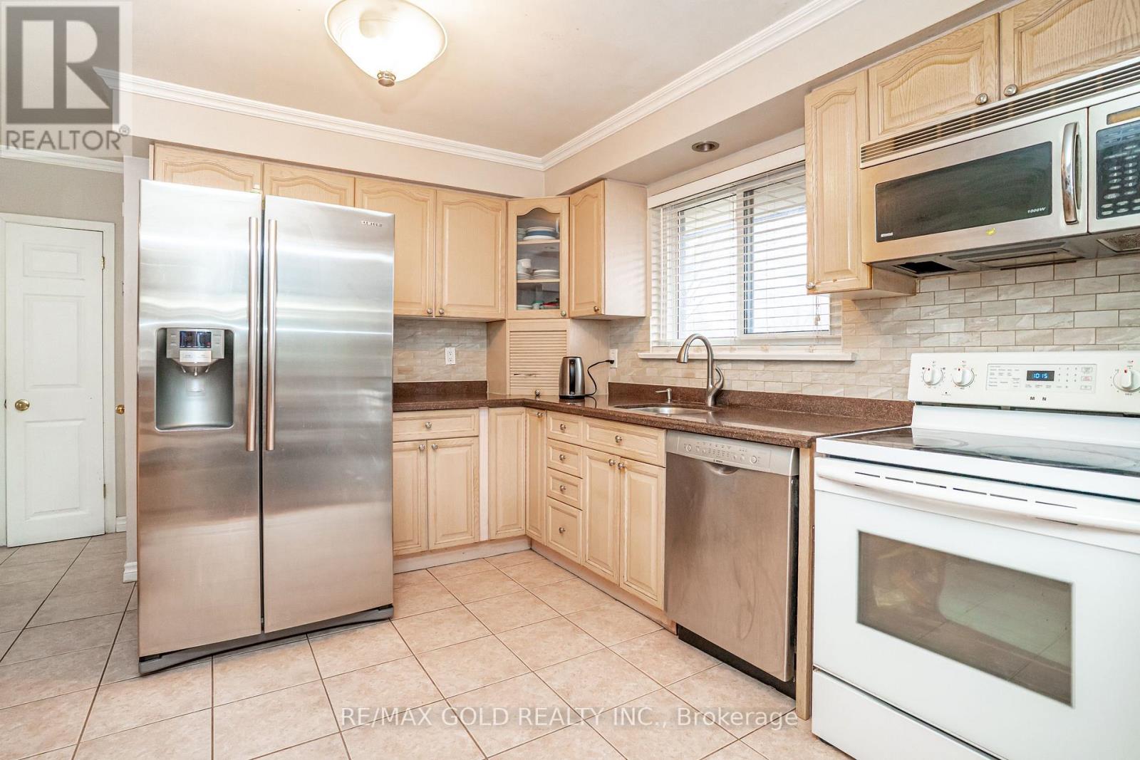 37 Carlyle Crescent, Brampton, Ontario  L6W 2Y9 - Photo 13 - W13007236