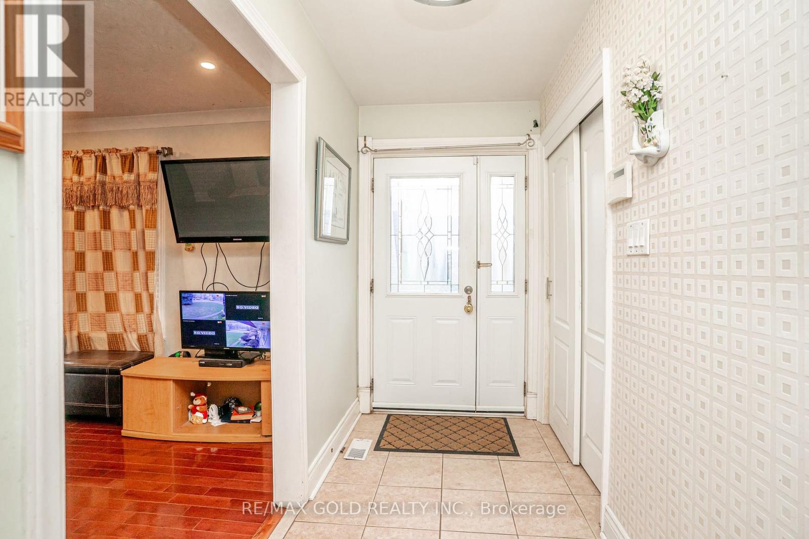 37 Carlyle Crescent, Brampton, Ontario  L6W 2Y9 - Photo 7 - W13007236